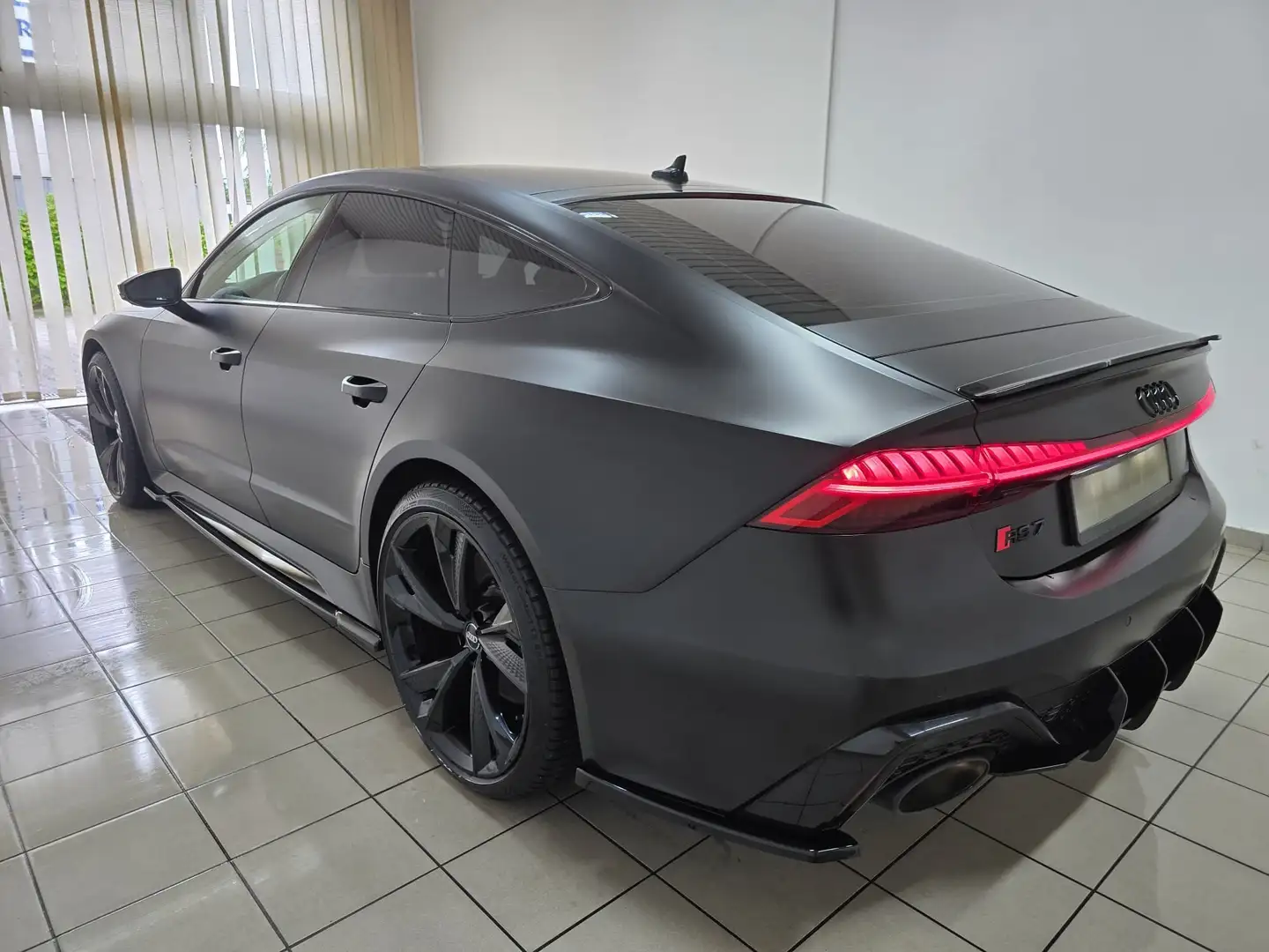 Audi RS7 4.0 TFSI qu. Dynamik Panorama B&O advanced 22" Schwarz - 2