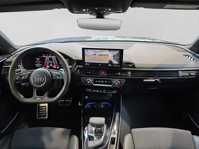 Audi RS4 Avant view 5