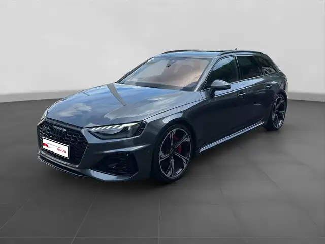 Audi RS4 Avant view 2