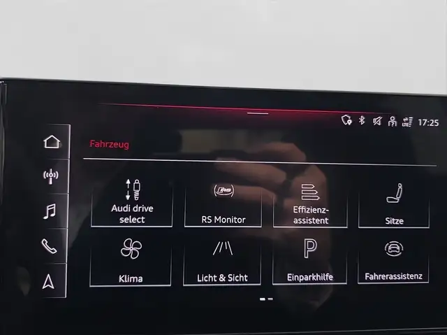 Audi RS4 Avant view 13