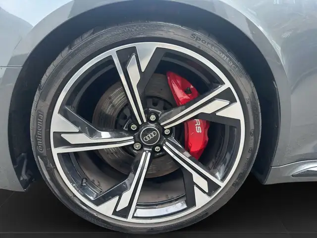 Audi RS4 Avant view 7