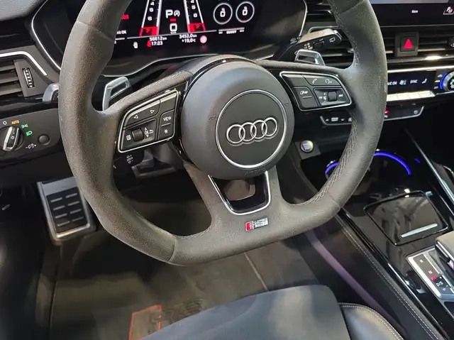 Audi RS4 Avant view 9