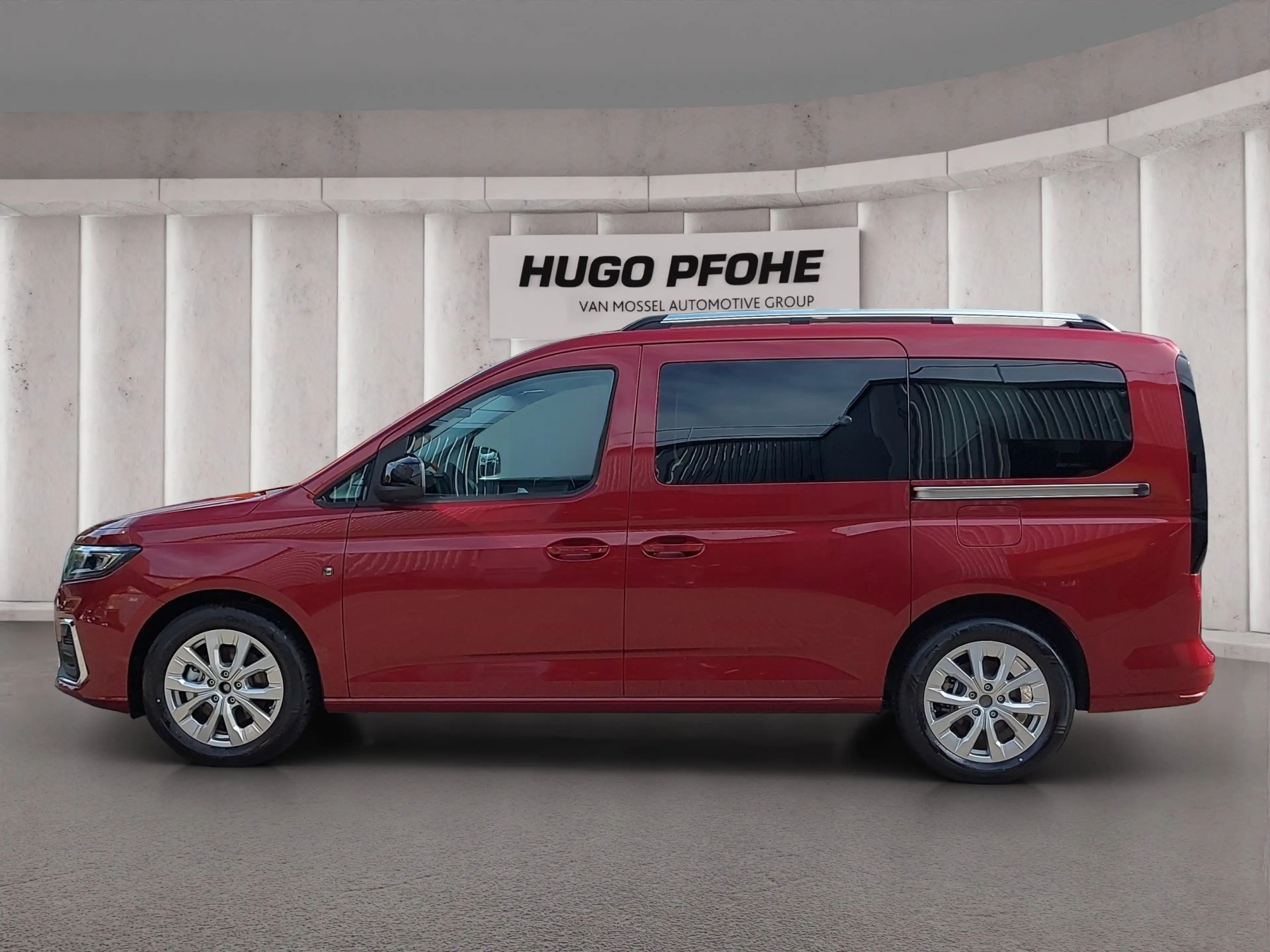 Ford Grand Tourneo Connect L2 Titanium 2.0 EcoBlue 90kW Automatik Hot — photo 2