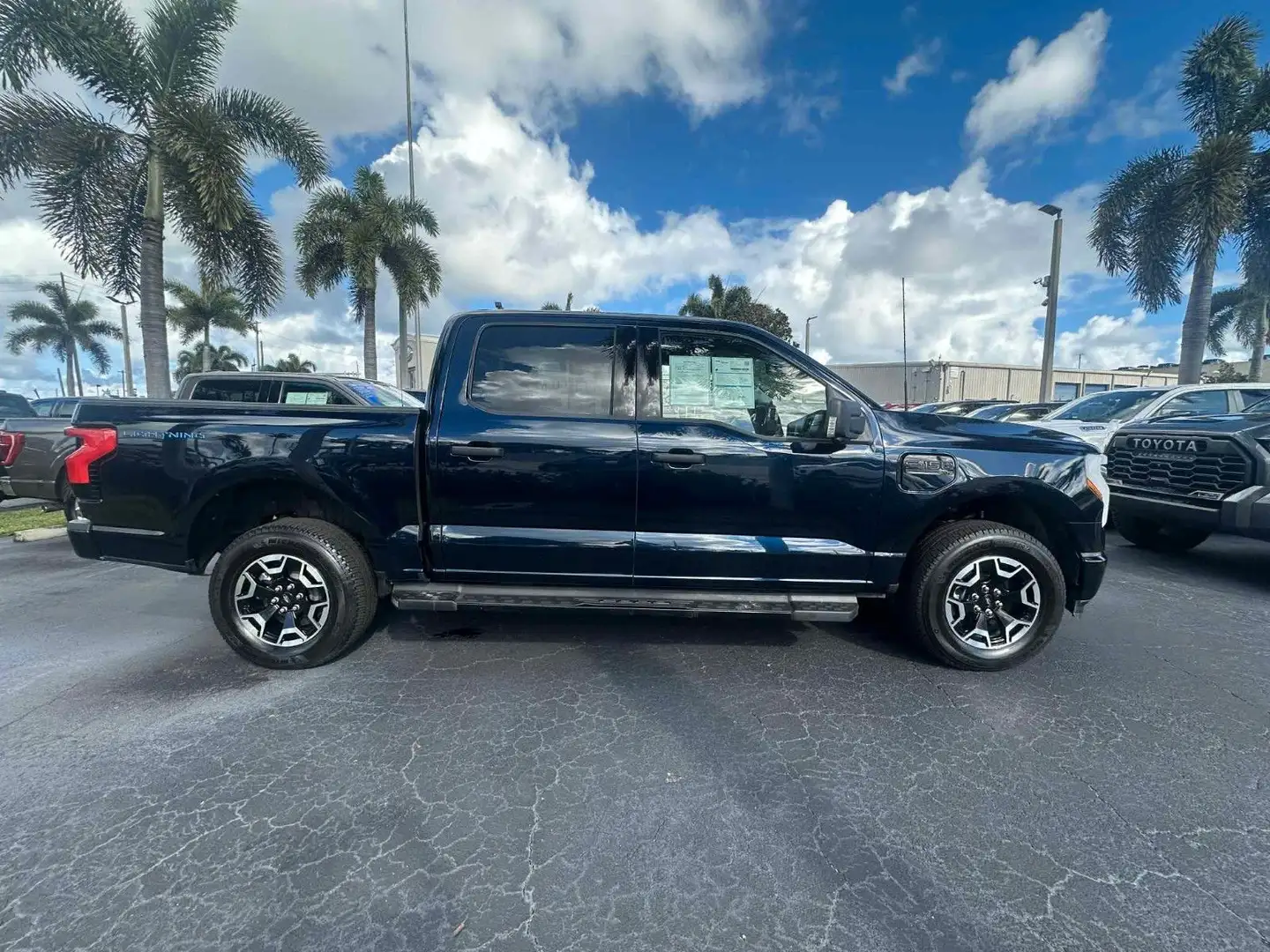 Ford F 150 Lightning SXT AWD  Elektro 2023 dunkelblau Bleu - 2