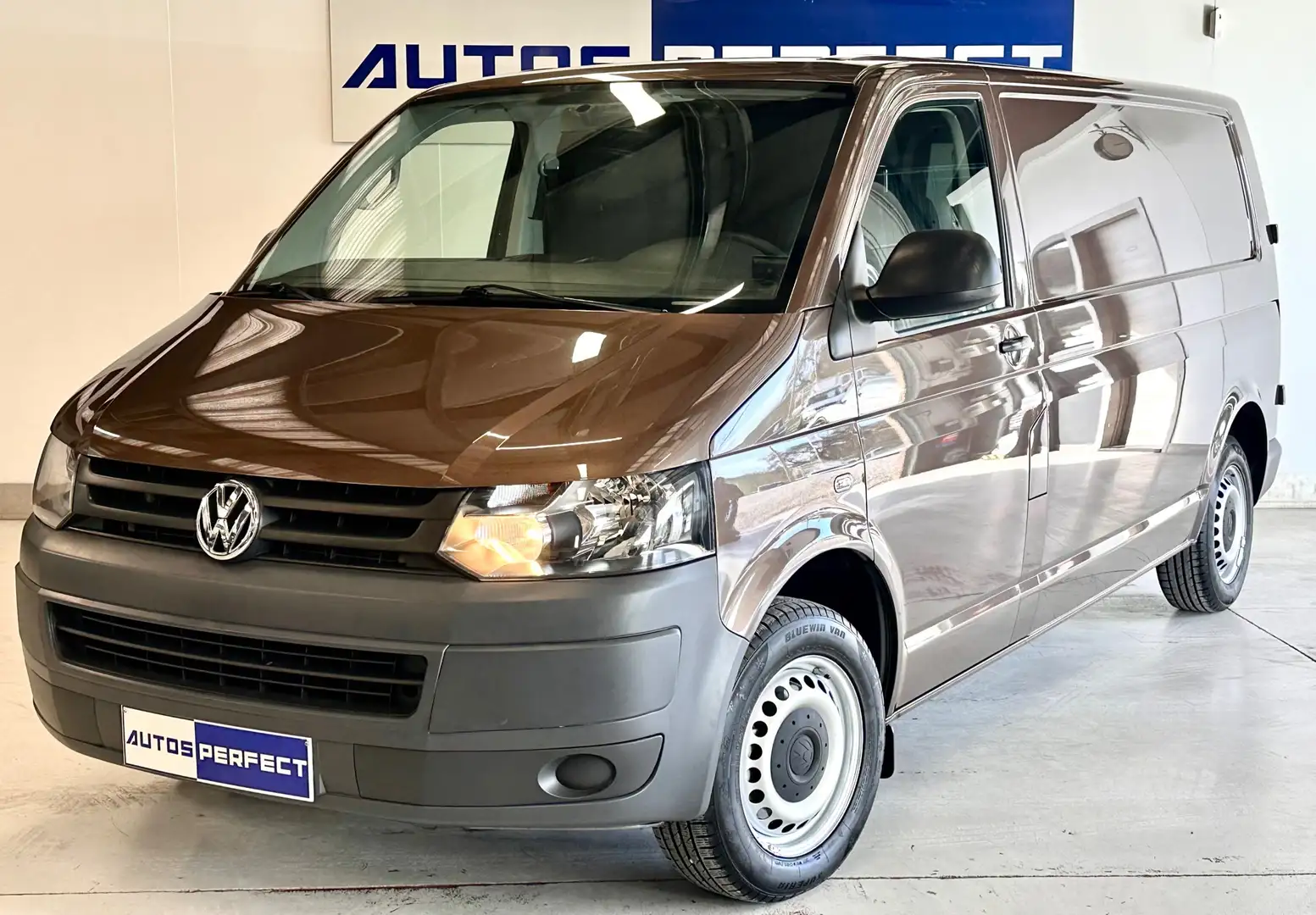 Volkswagen T5 Transporter GPS CAMERA PDC AIRCO 3PL UTILITAIRE LONG CHASSIS Brun - 1