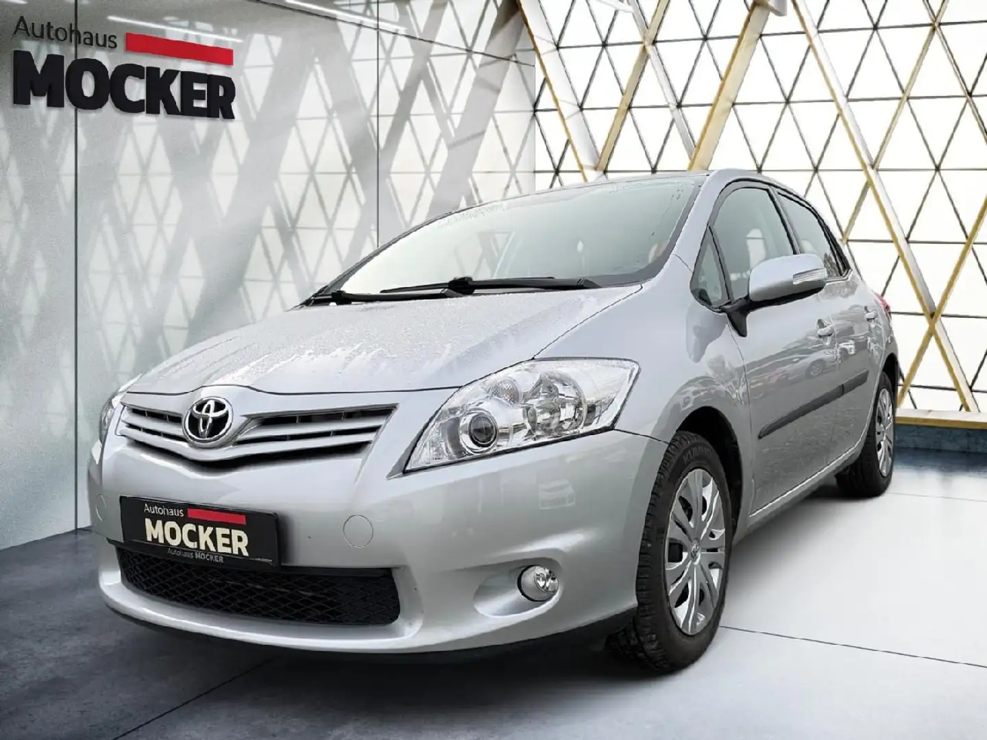 Toyota Auris Life Grau - 1