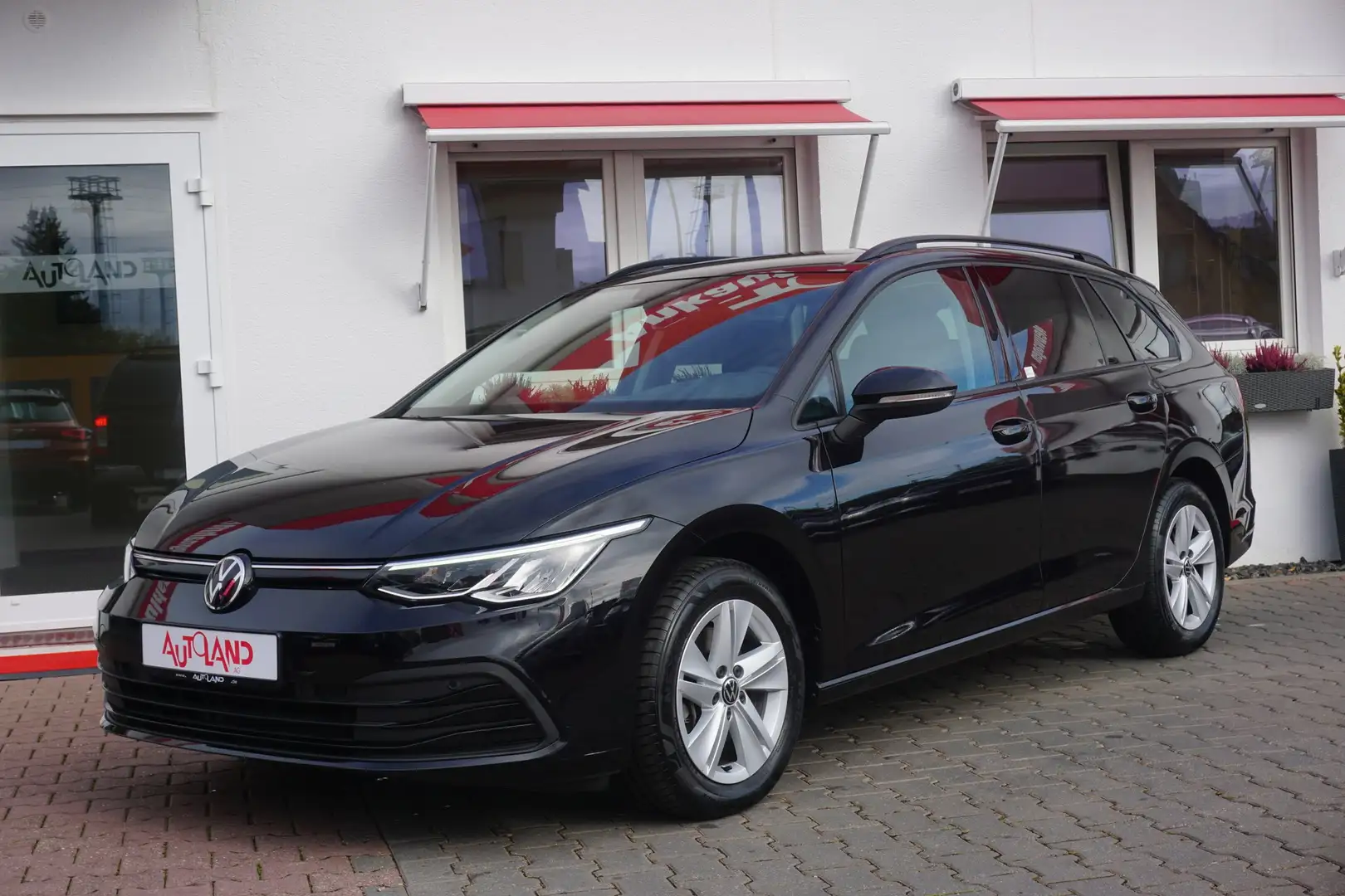 Volkswagen Golf VIII Variant 2.0 TDI Life LED Navi ACC DAB Schwarz - 2