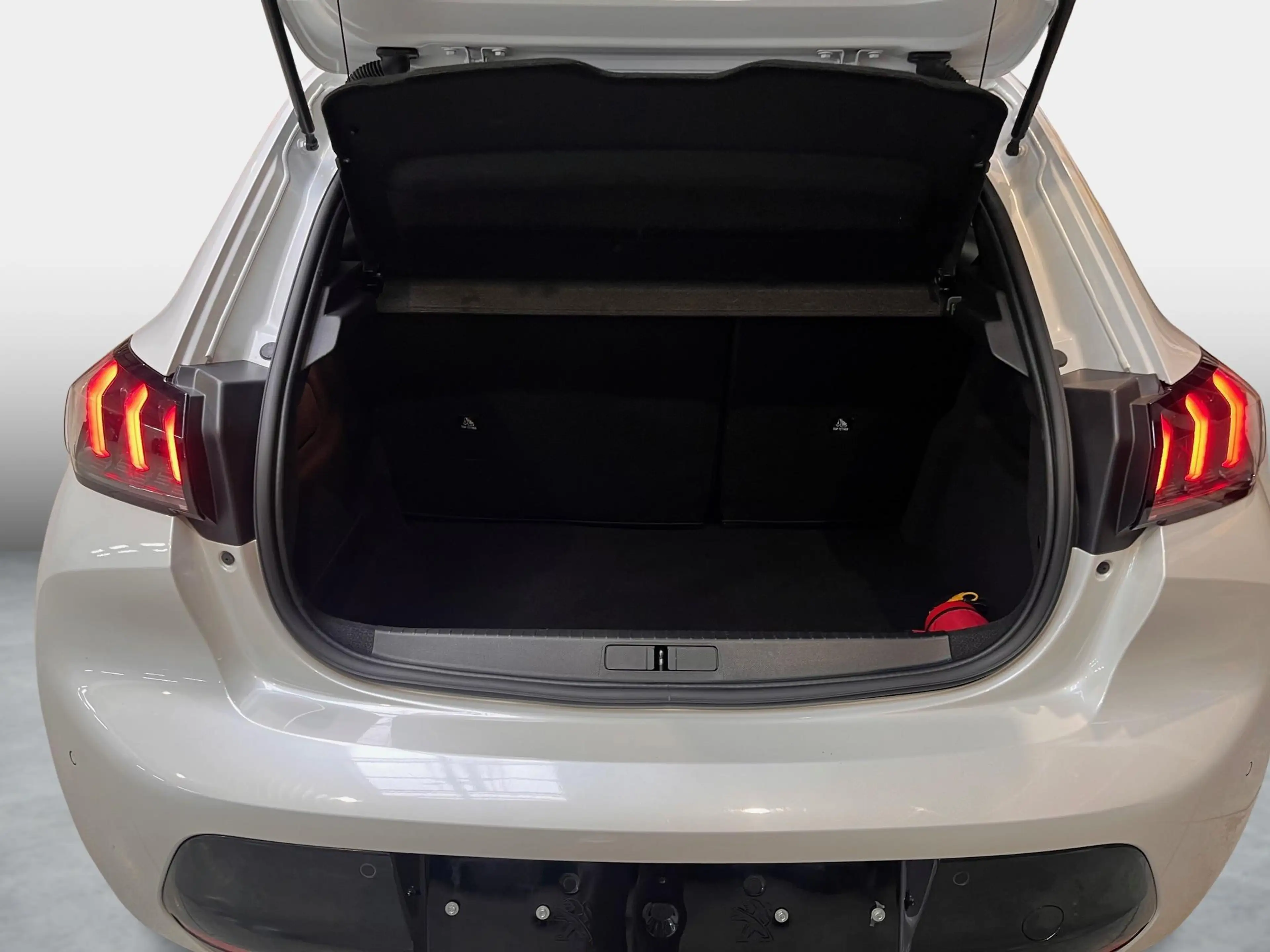 Peugeot e-208 e-208 Active — photo 6