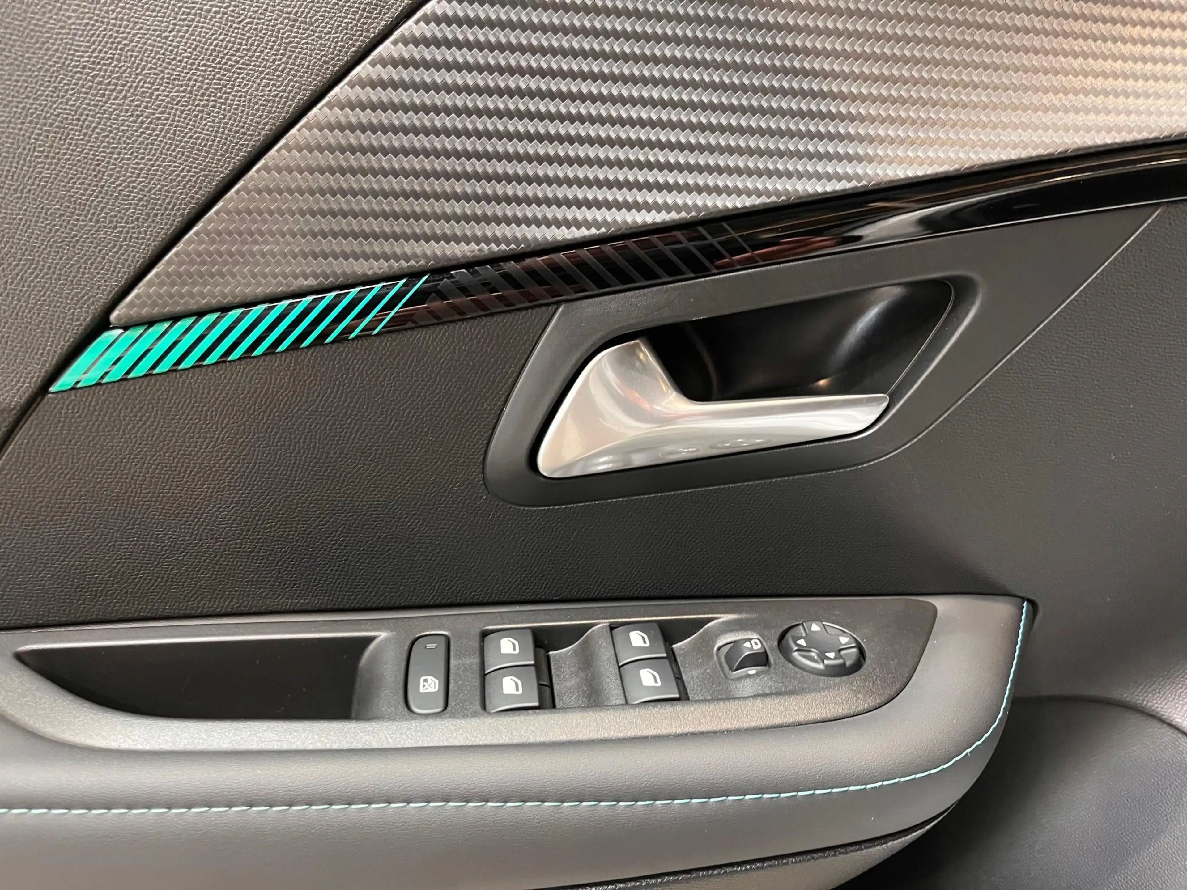 Peugeot e-208 e-208 Active — photo 15