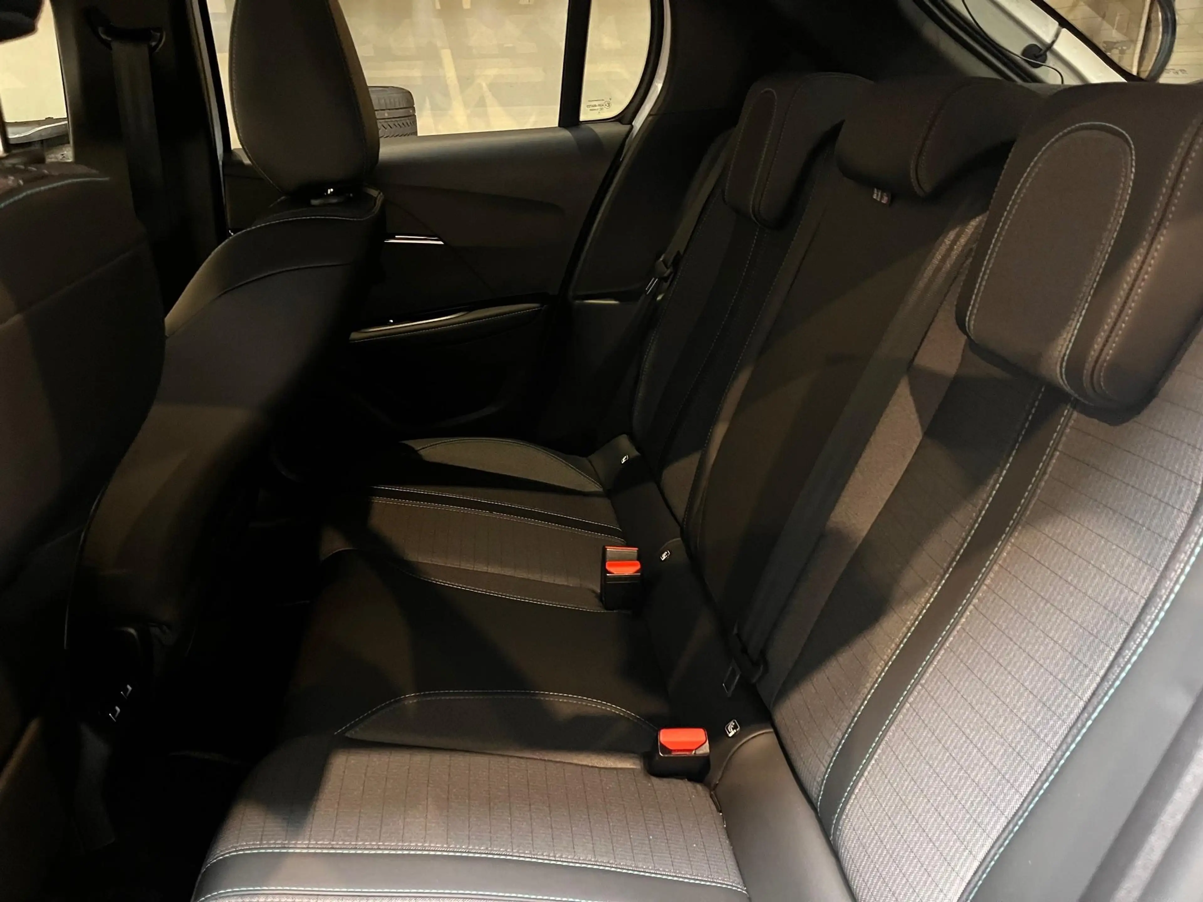 Peugeot e-208 e-208 Active — photo 12