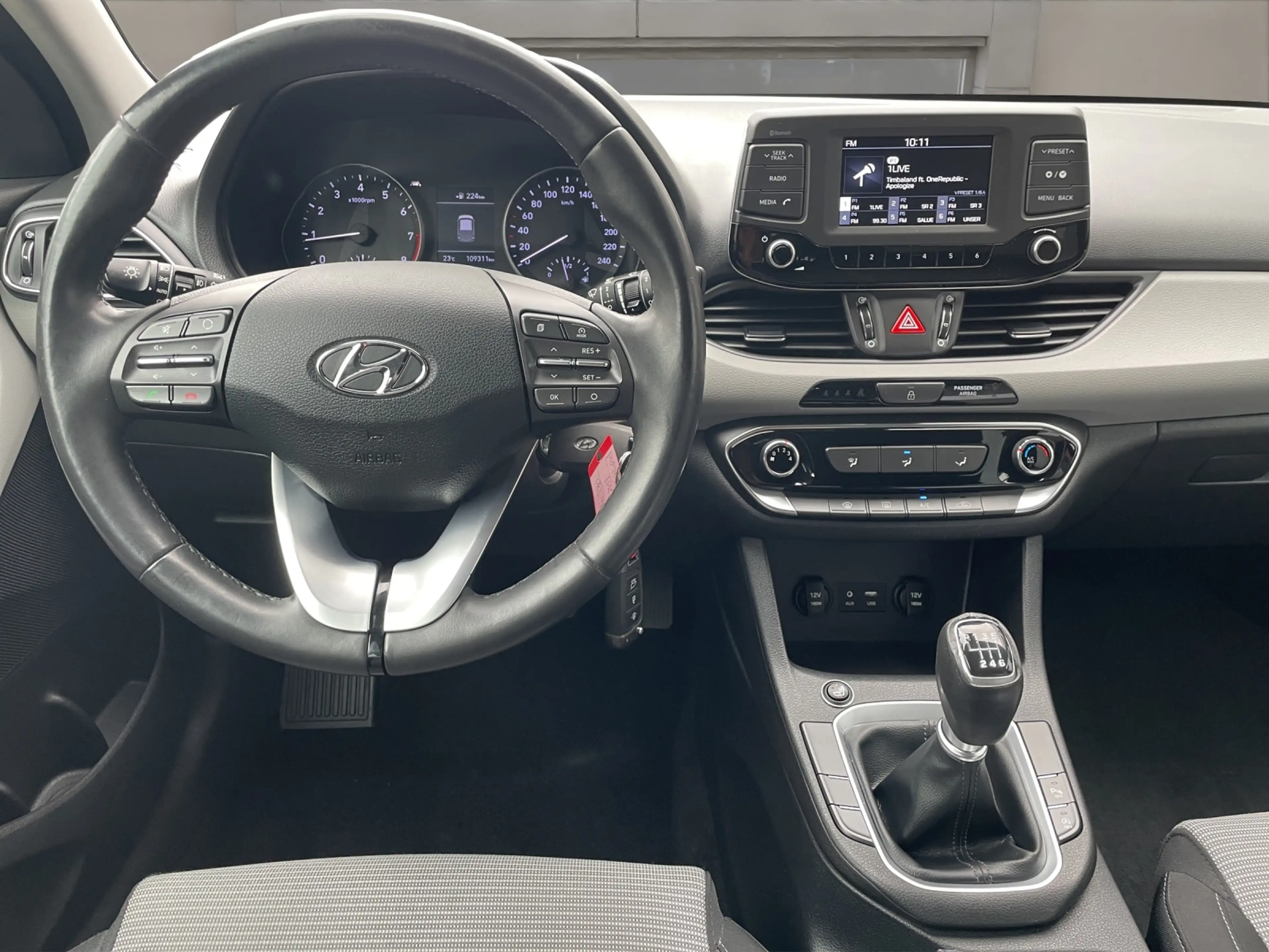 Hyundai i30 1.4 Select SITZH BT KLIMA RADIO — photo 8