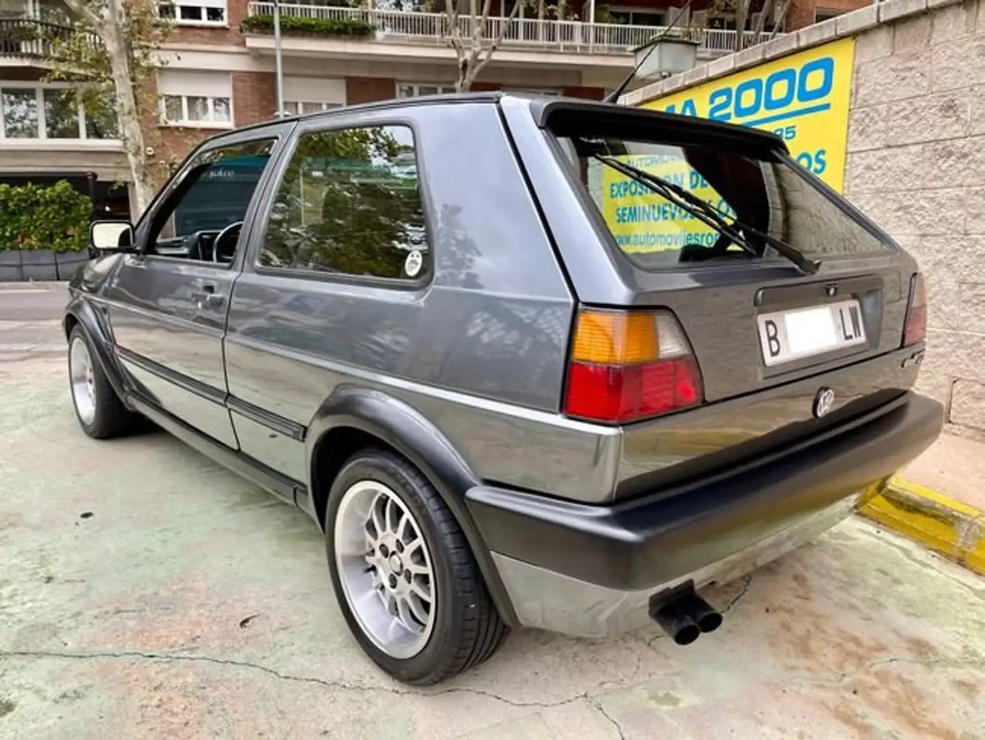 Volkswagen Golf GTI 1.8 110 Gris - 2