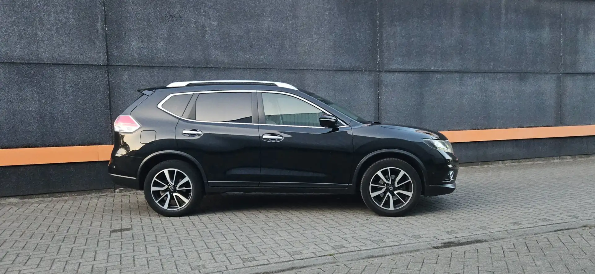 Nissan X-Trail 1.6 dCi 2WD 7pl. Xtronic/XENON/PANO/LEDER/360CAM Zwart - 2