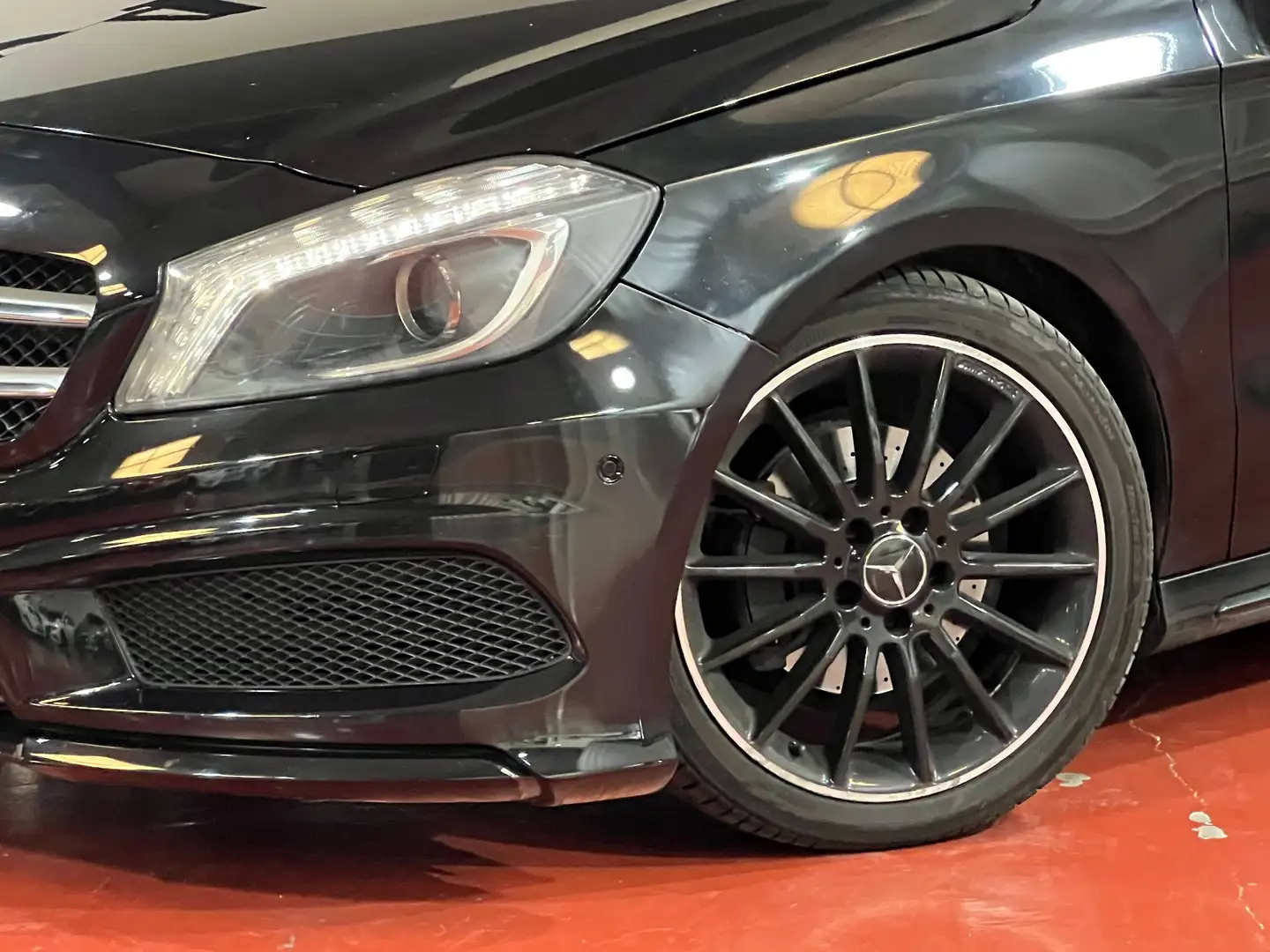 Mercedes-Benz A 200 200CDI BE AMG Line 7G-DCT Negro - 2