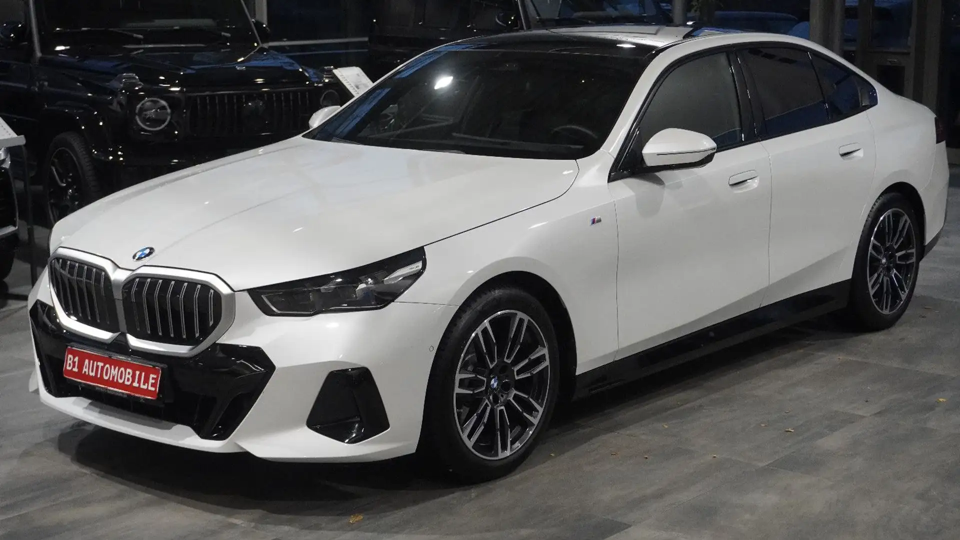 BMW 520 d M Sport*ACC*HUD*PANO*H/K*STAHZ*VOLL Weiß - 1