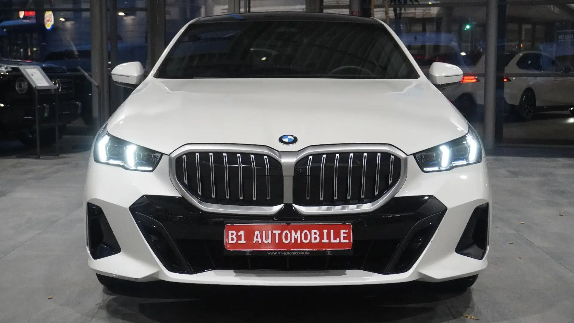 BMW 520 d M Sport*ACC*HUD*PANO*H/K*STAHZ*VOLL Weiß - 2