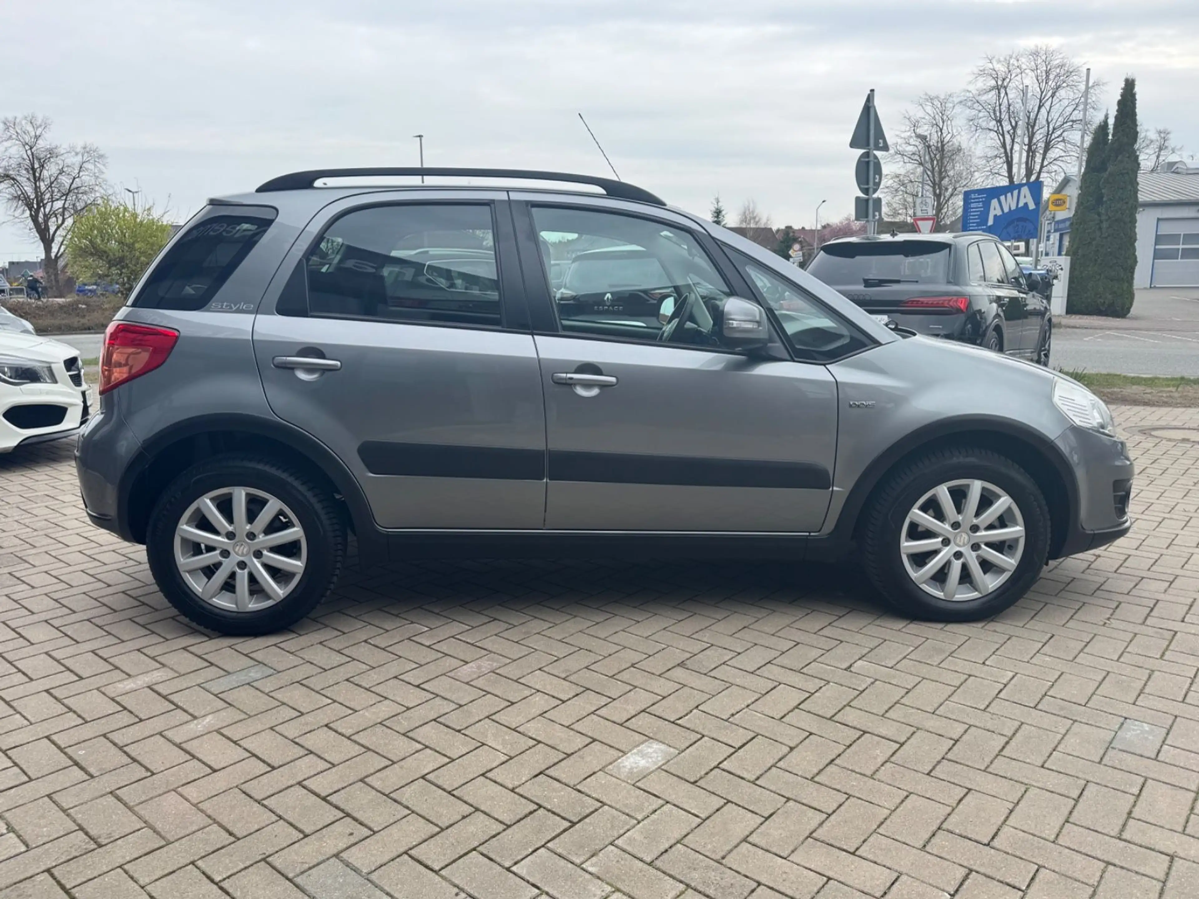 Suzuki SX4 Style *Navi*Klima*2te Hand*Top Zustand* — photo 6
