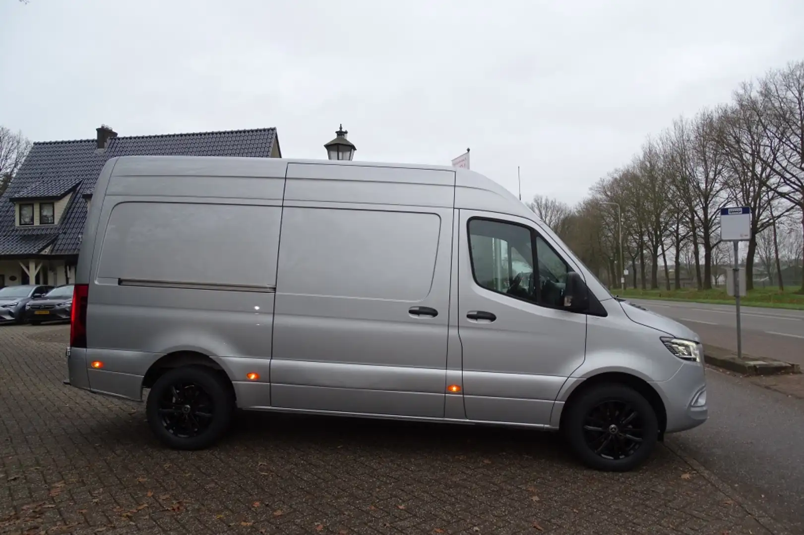 Mercedes-Benz Sprinter 319 1.9 CDI L2H2 VOL OPTIES 1e eig NWST Grau - 2