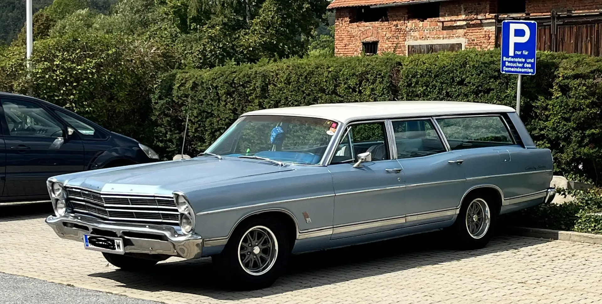 Oldtimer Ford Ford Country Sedan Blau - 1