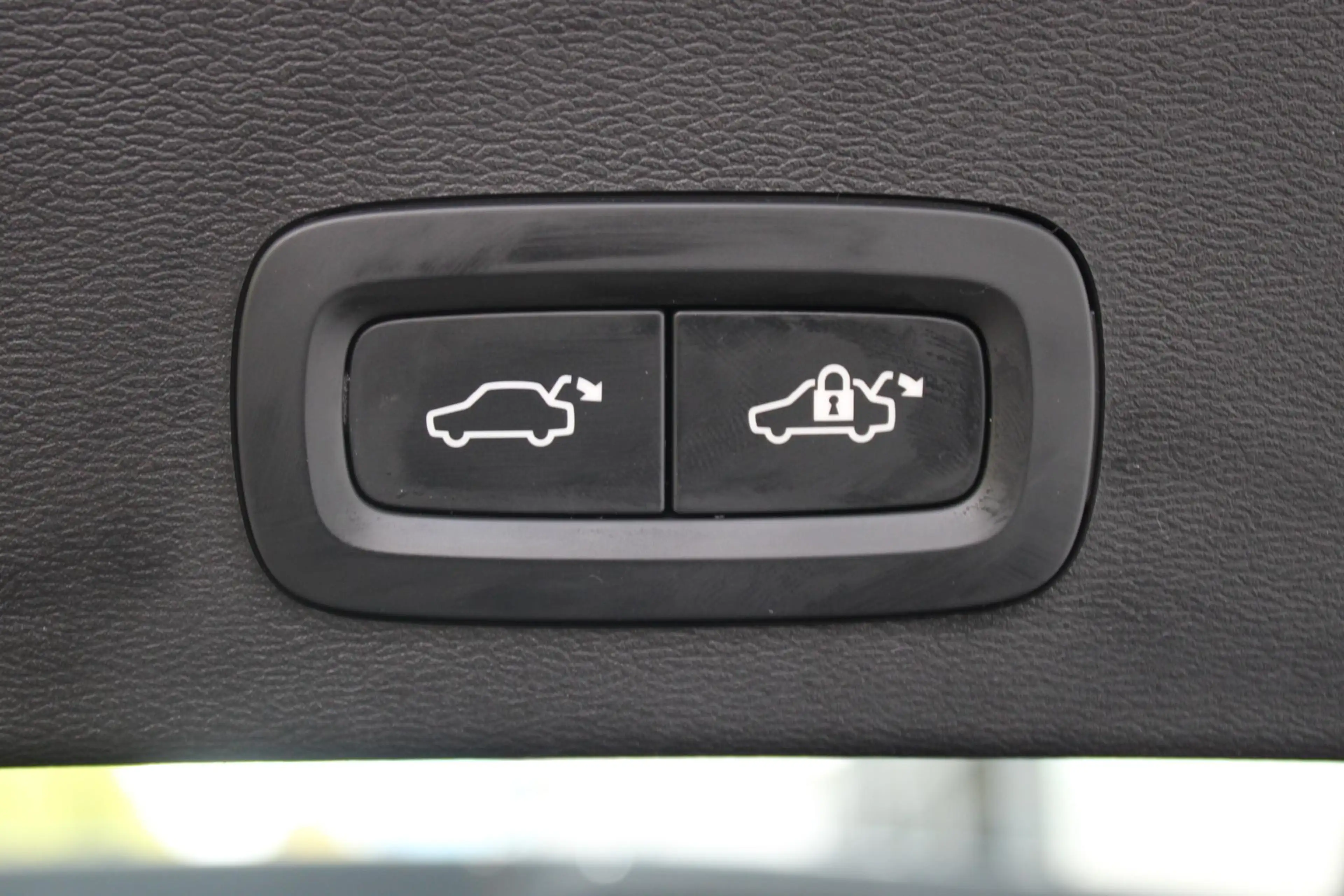 Volvo EX40 Single Motor Extended Range Plus 82 kWh | Trekhaak — photo 9