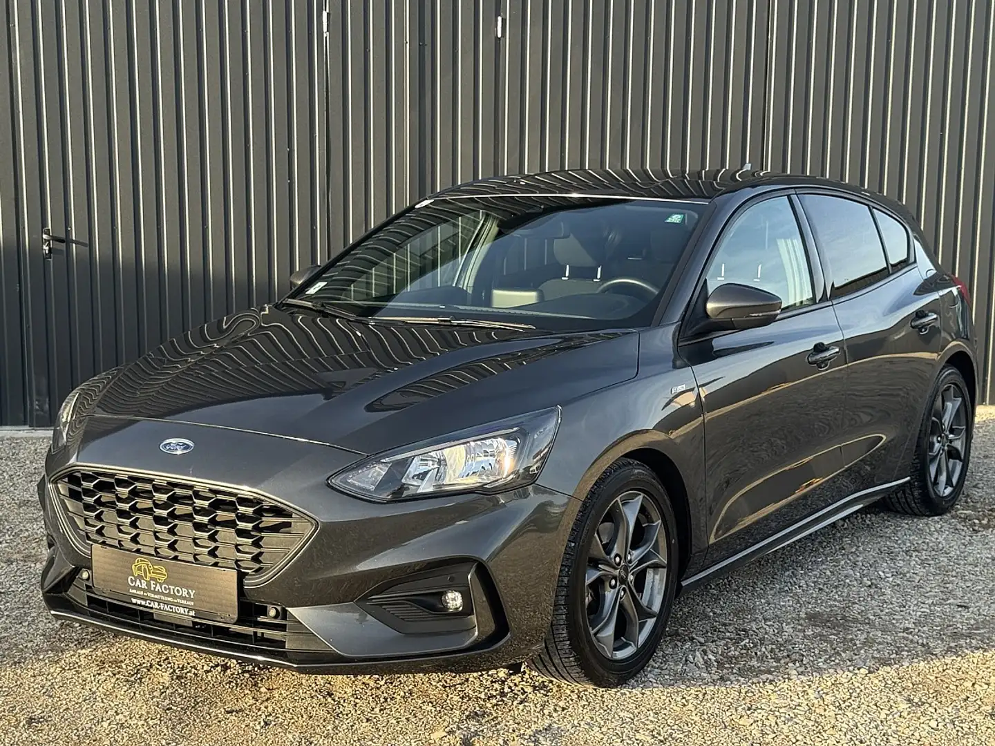 Ford Focus 1,0 EcoBoost ST-Line Business Grau - 1