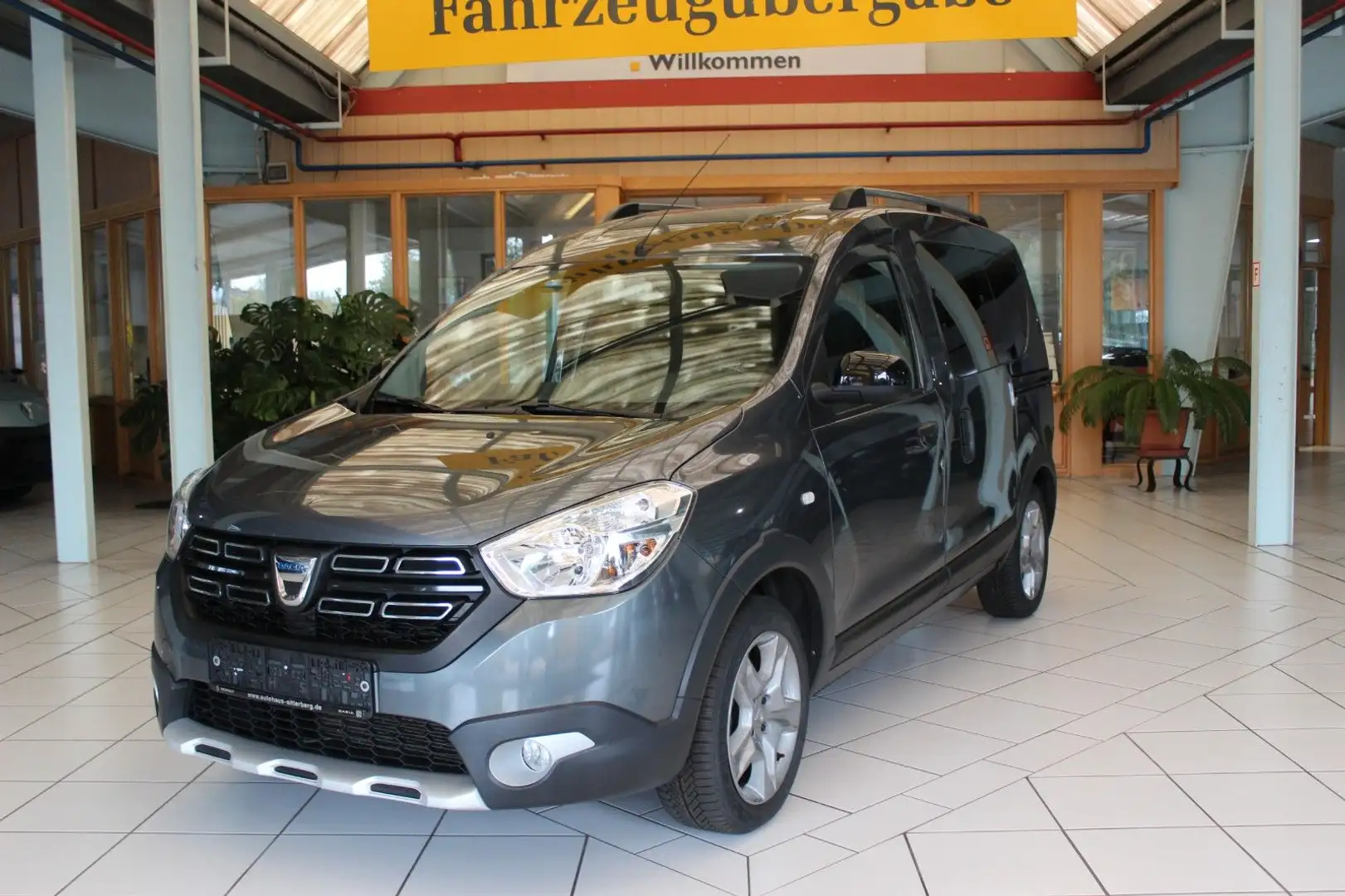 Dacia Dokker Stepway Celebration TCe 115 Grau - 2