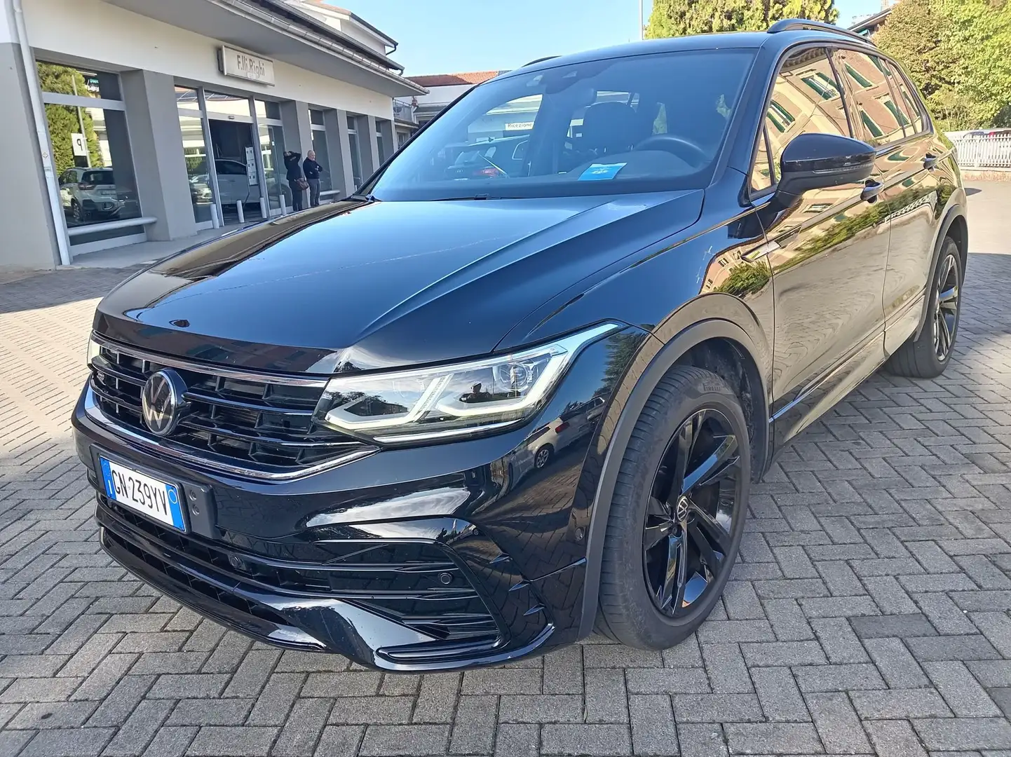 Volkswagen Tiguan Tiguan 2.0 TDI 150 CV SCR DSG 4MOTION R-Line Nero - 2