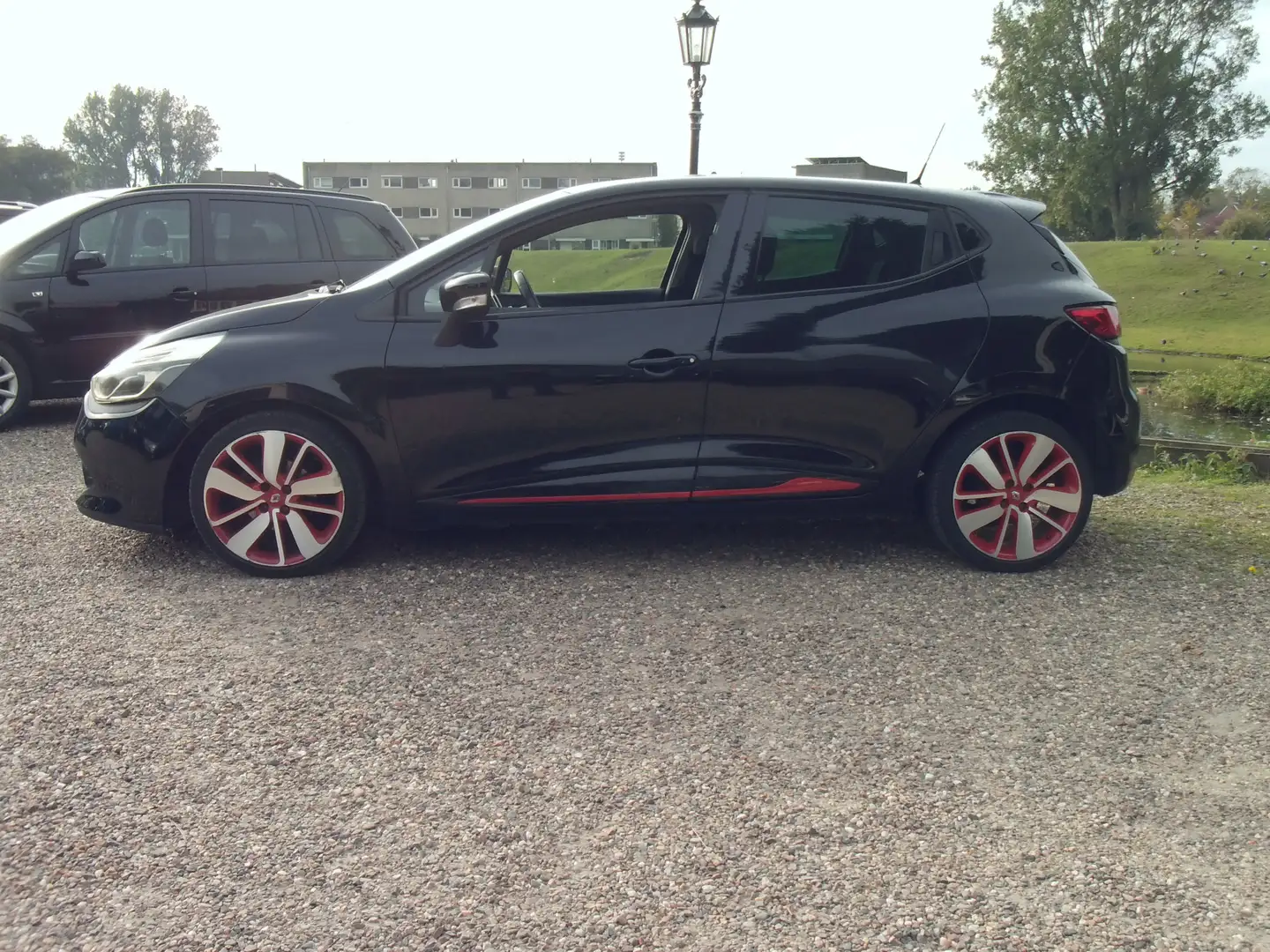 Renault Clio 0.9 TCe Dynamique - Airco - Panoramadak - Navigati Zwart - 2