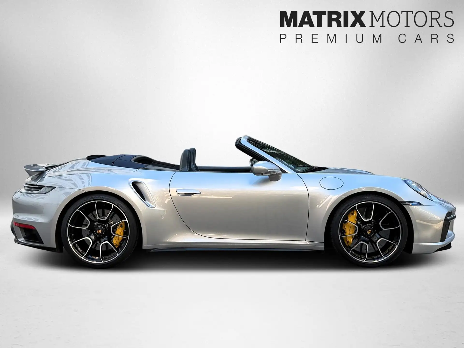 포르쉐 911 Turbo S Cabriolet 2020 은색 사진 3