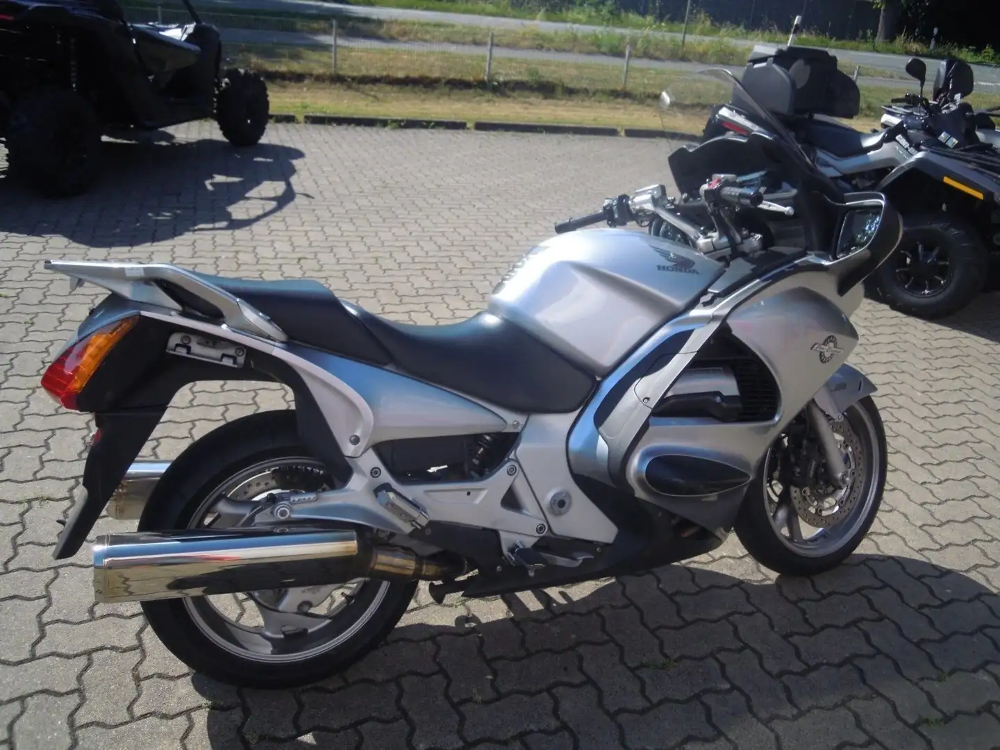Honda ST 1300 Silver - 2