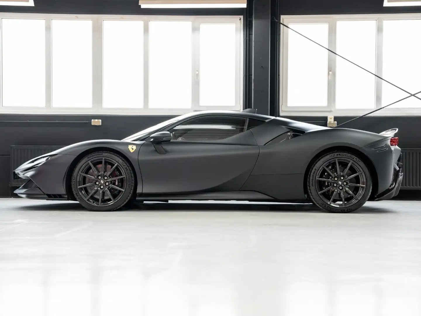 Ferrari SF90 Stradale Fiorano Paket, 1.Hd.,Daytona Noir - 1