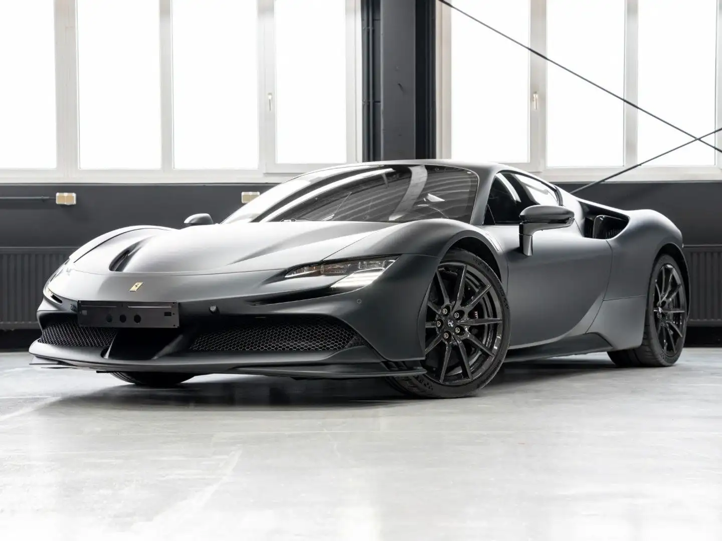 Ferrari SF90 Stradale Fiorano Paket, 1.Hd.,Daytona Noir - 2