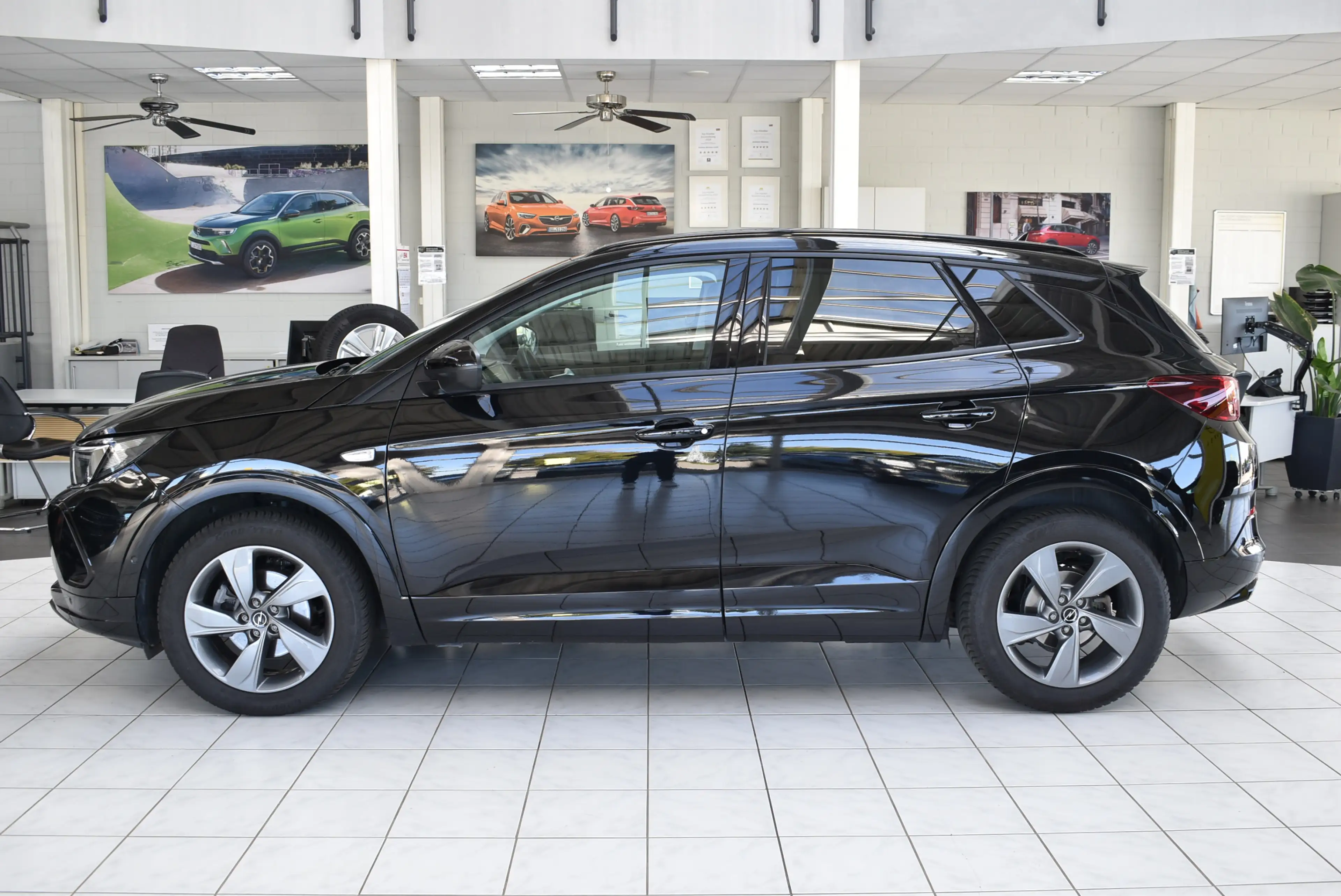 Opel Grandland 1.2T GS. AT Matrix LED el.Heckkl. NAVI — photo 3