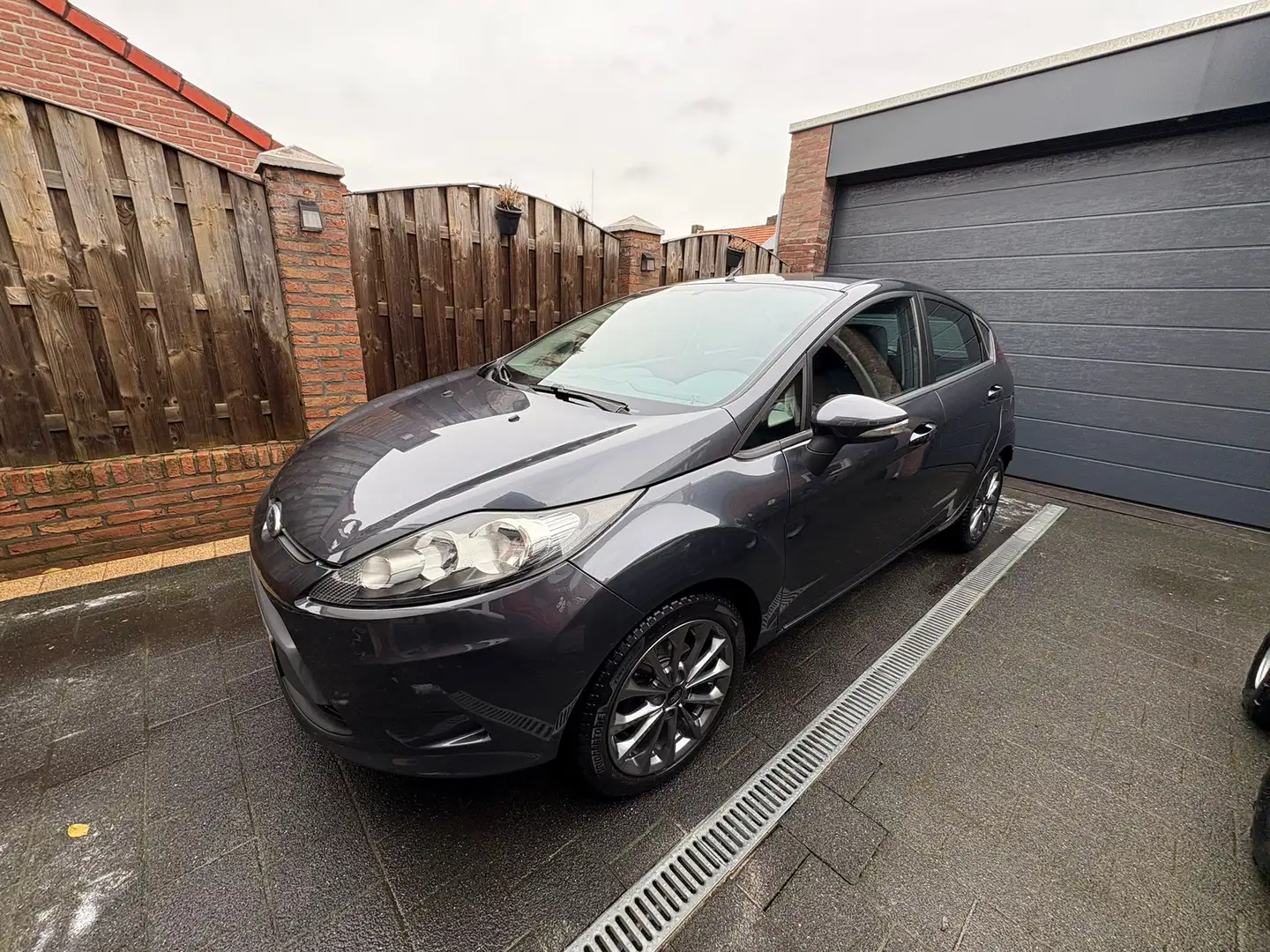 Ford Fiesta Fiesta 1.25 Limited Grijs - 2