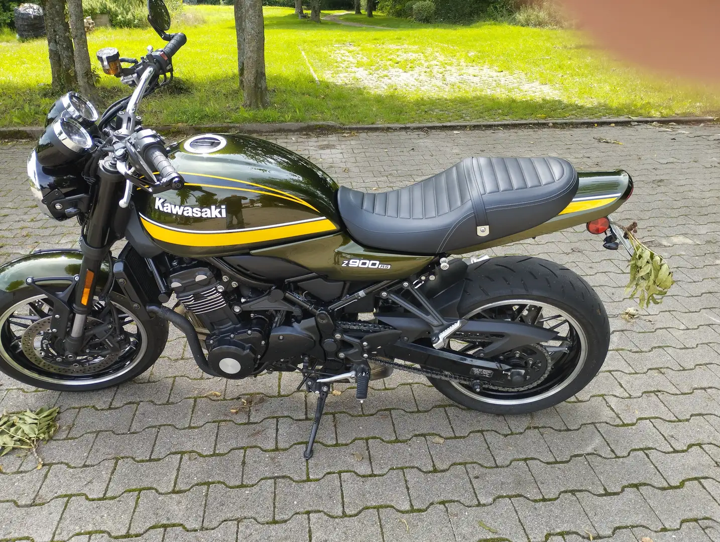 Kawasaki Z900RS Grün - 2