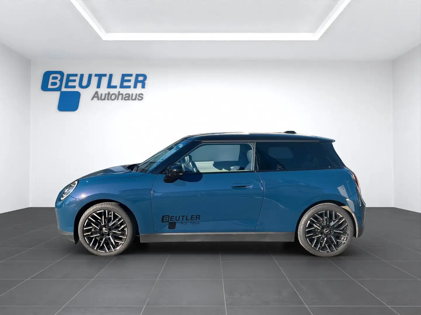 MINI Cooper SE Favoured 18" Paket M HUD PANO LHZ JCW Modrá - 2
