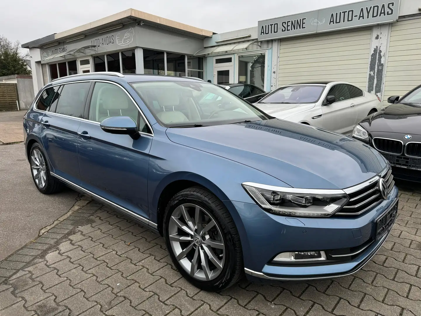 Volkswagen Passat Variant Highline R-Line~2 Hand~Navi~Leder~LED~Abstandtempo Blauw - 2