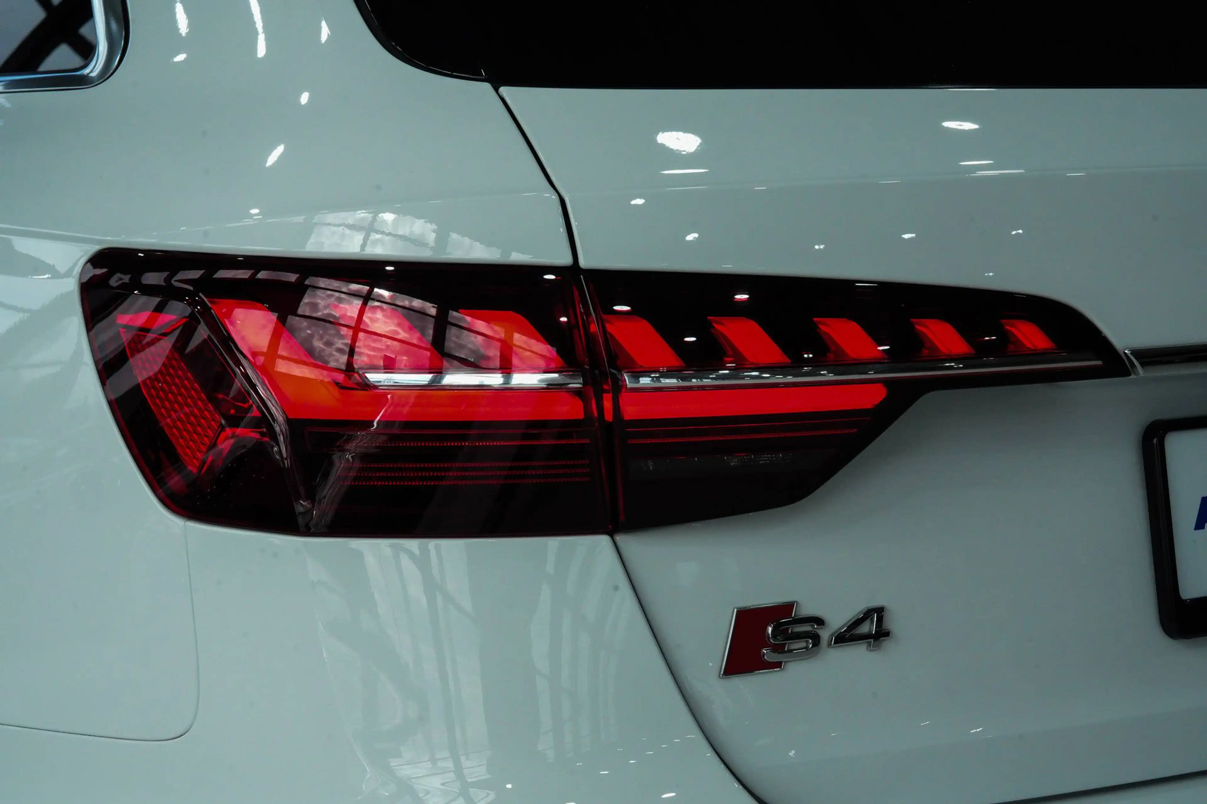 Audi S4 Avant quattro*SPORTSITZE*s-TRONIC*1-HAND*LED* — photo 11