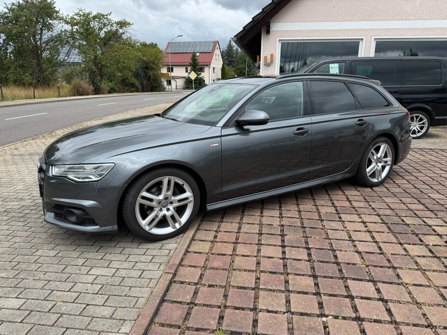 Audi A6 Avant 2.0 TDI quattro S Line mit Standheizung Grau - 1
