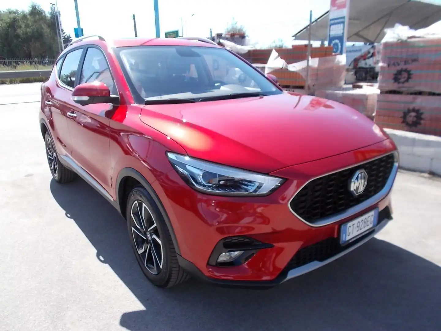 MG ZS 1.0 Luxury Rouge - 1