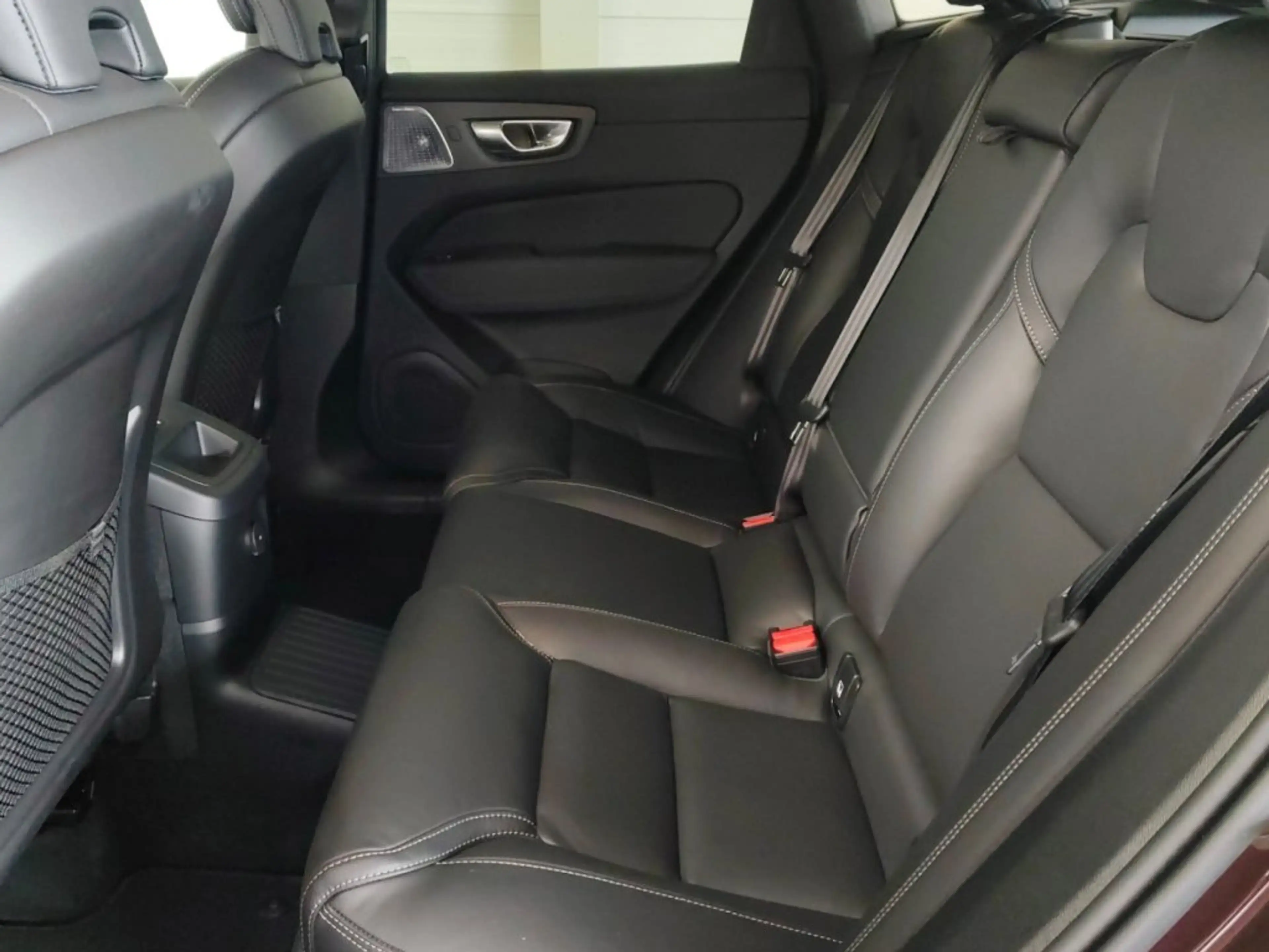 Volvo XC60 Ultra, T6 AWD Plug-in Hybrid, Elektrisch/Benzin, Dark — photo 8