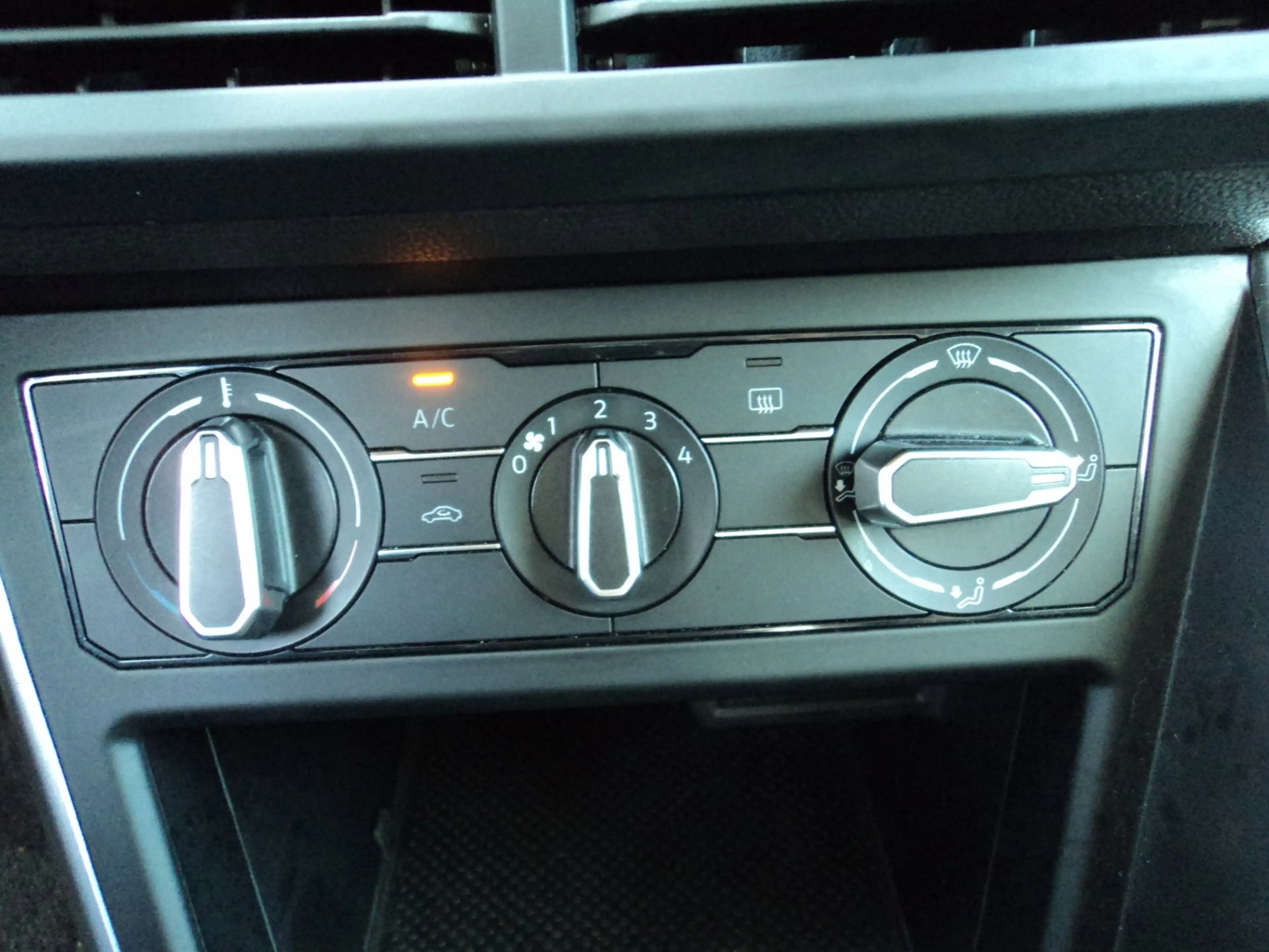 Volkswagen Polo 1.0 TSI Life ACC CRUISE CONTROL FRONT ASSIST — photo 22