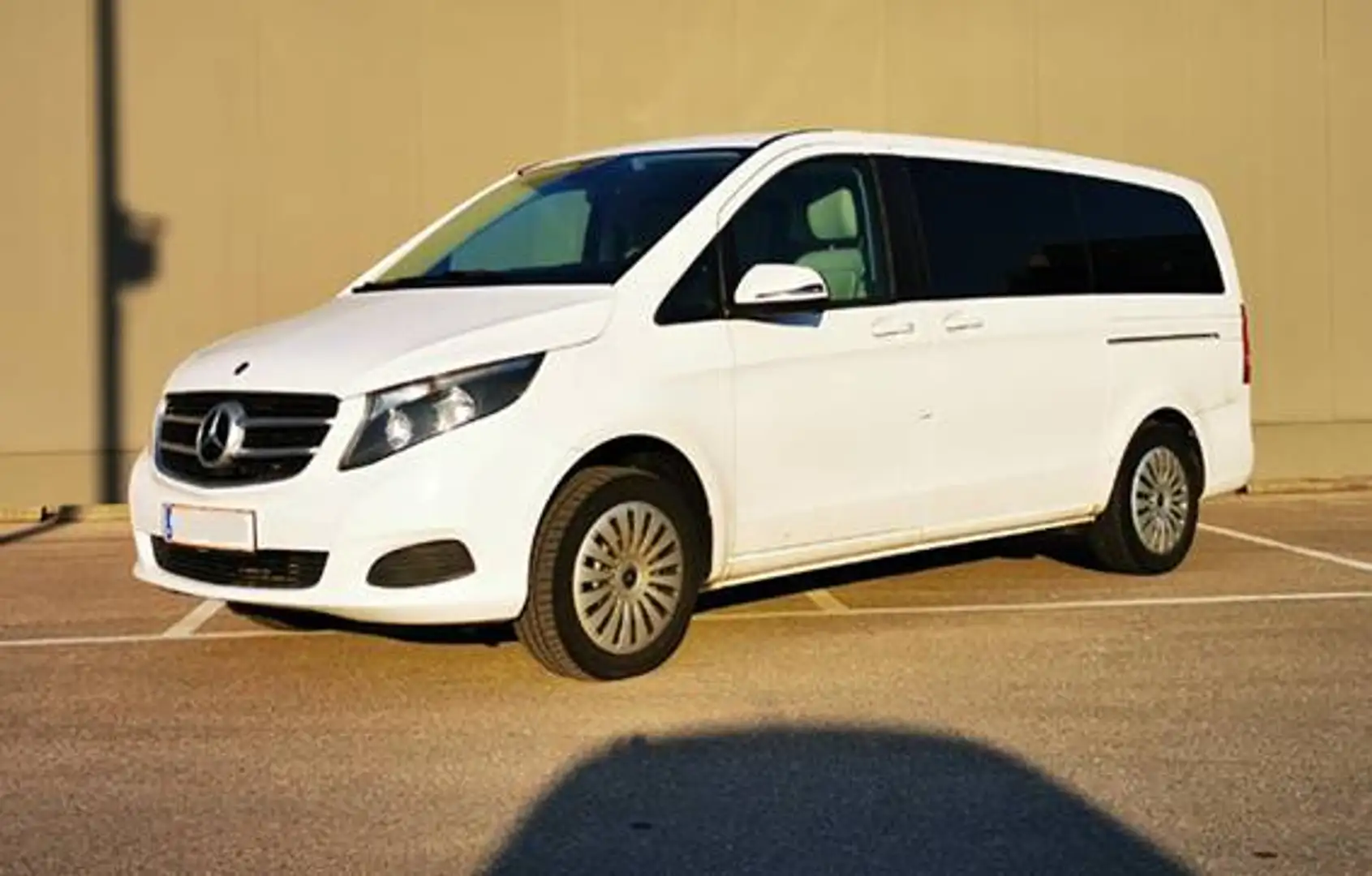Mercedes-Benz V 200 V 200 d 4MATIC lang Aut. Weiß - 2