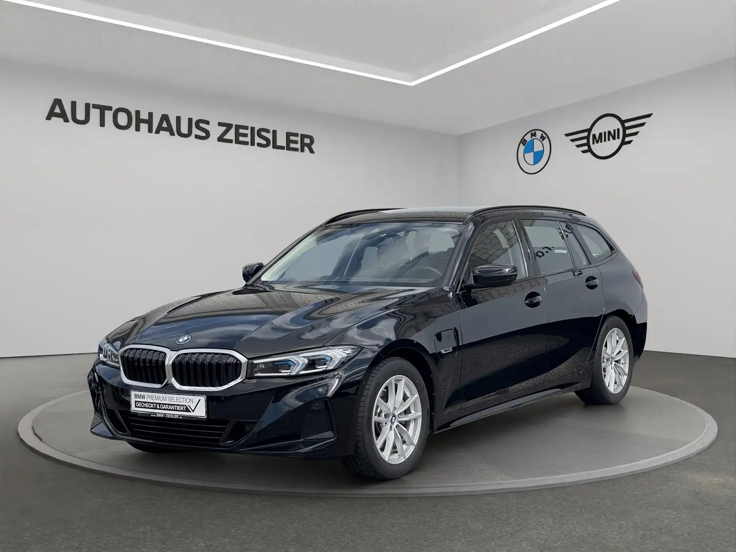 BMW 330 e Touring UPE 70.130,-- Schwarz - 1