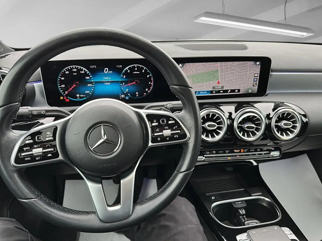 Mercedes-Benz A-Class снимка Mercedes-Benz A-Class
