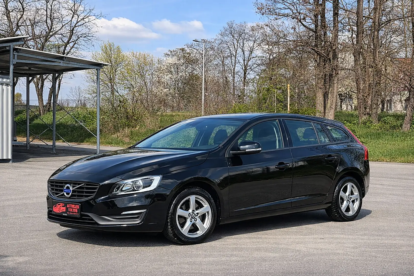 Volvo V60 D3 Kinetic*GARANTIE,SERVICE HEFT VOLLSTÄNDIG* Schwarz - 1