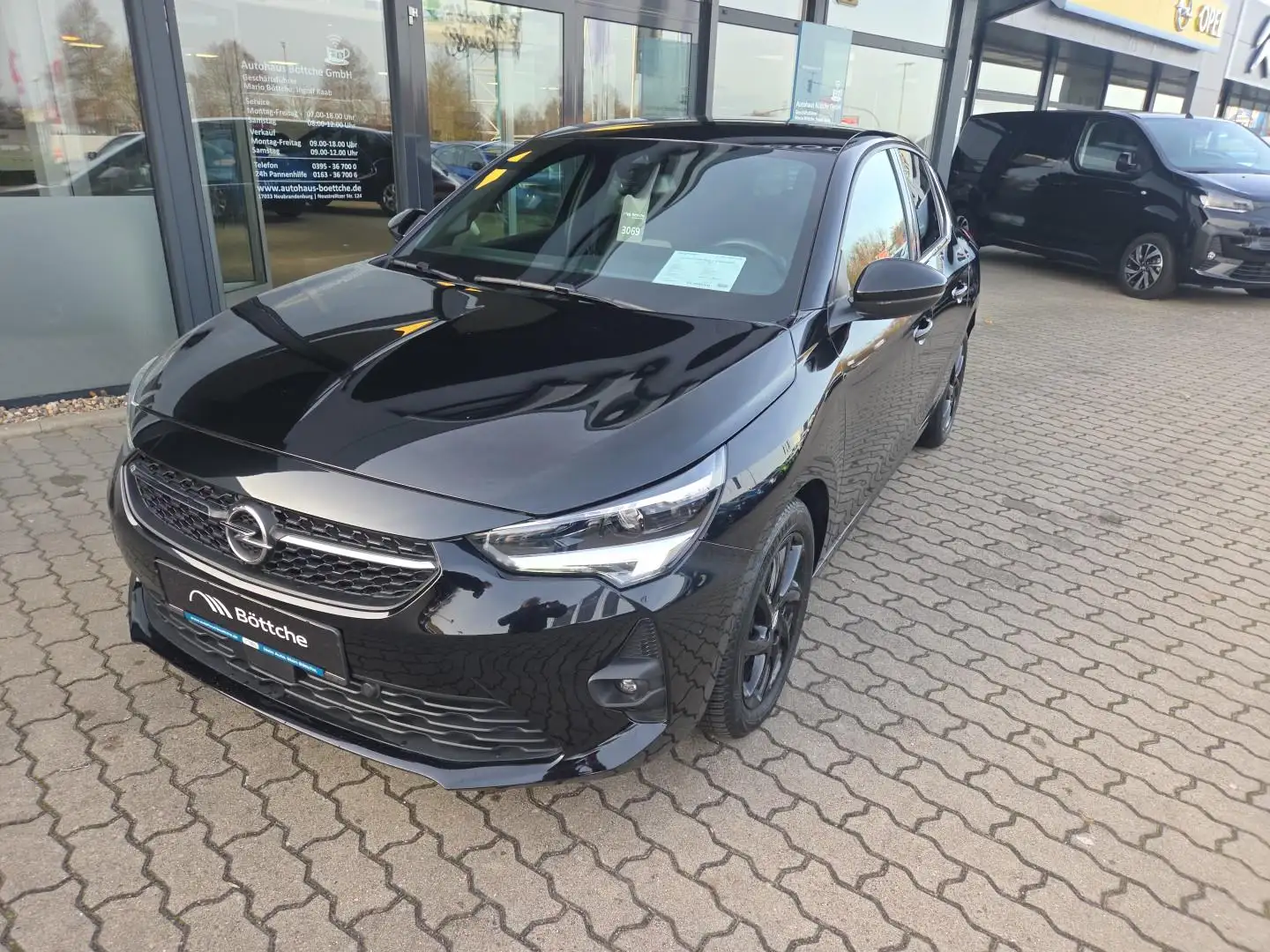 Opel Corsa 5trg 1.2 Ultimate AT/Allw/LED/Navi/Shz/180°Kamera/ Schwarz - 2