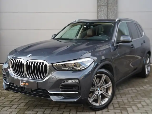 BMW X5 X5 PHEV 3.0A xDrive45e * LUCHTVERING / ADAPTIVE CRUISE / SFEERVERLICHTING / CAMERA / CARPLAY / 20" / HIFI *