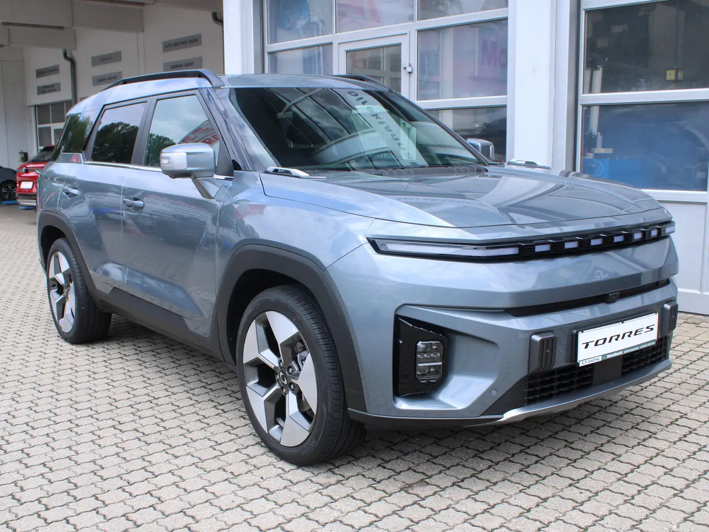 SsangYong Torres EVX MY 2024 Titanium Grau - 1