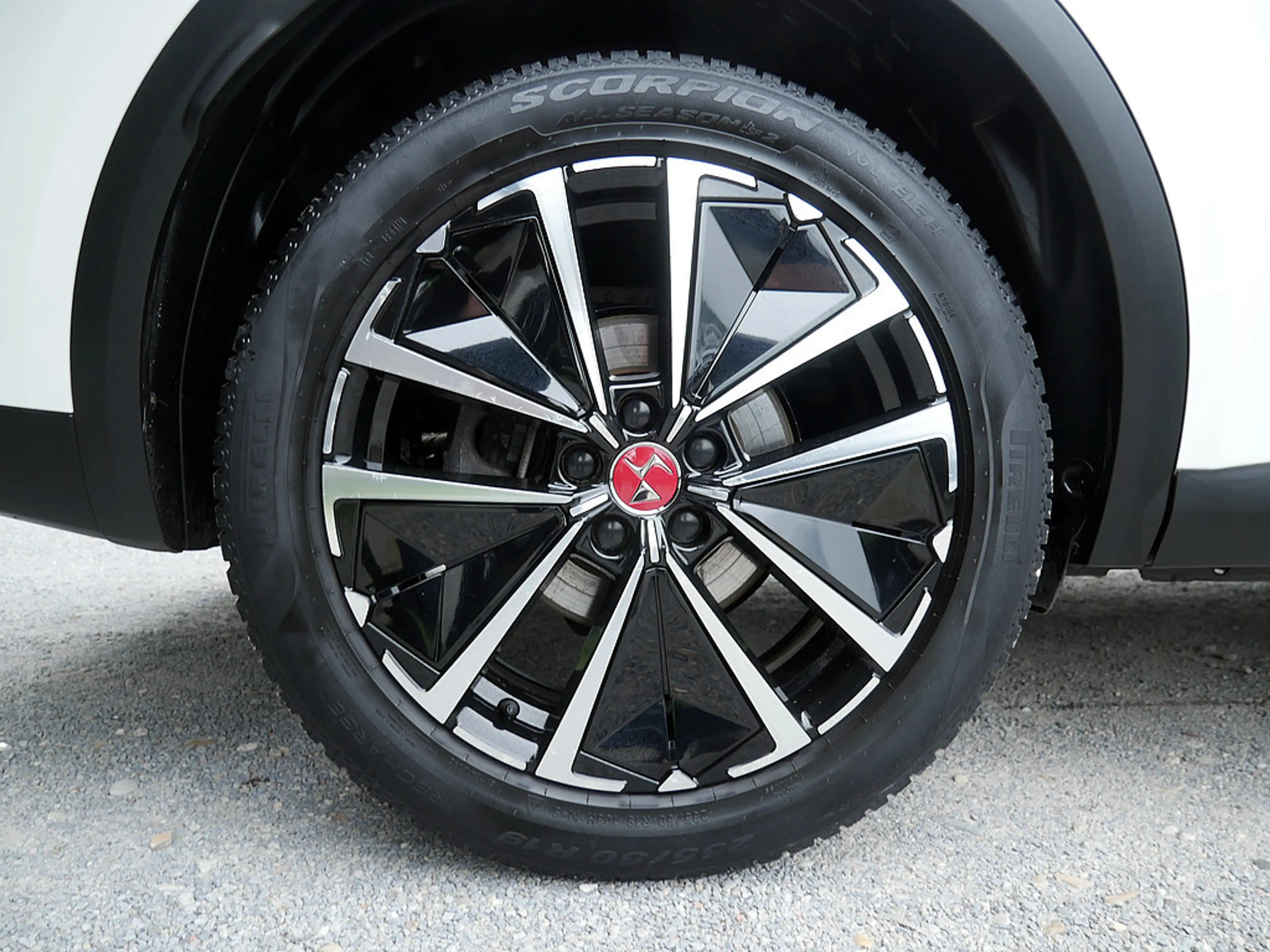 DS Automobiles DS 7 Crossback Performance Line+ BlueHDi 130 — photo 6